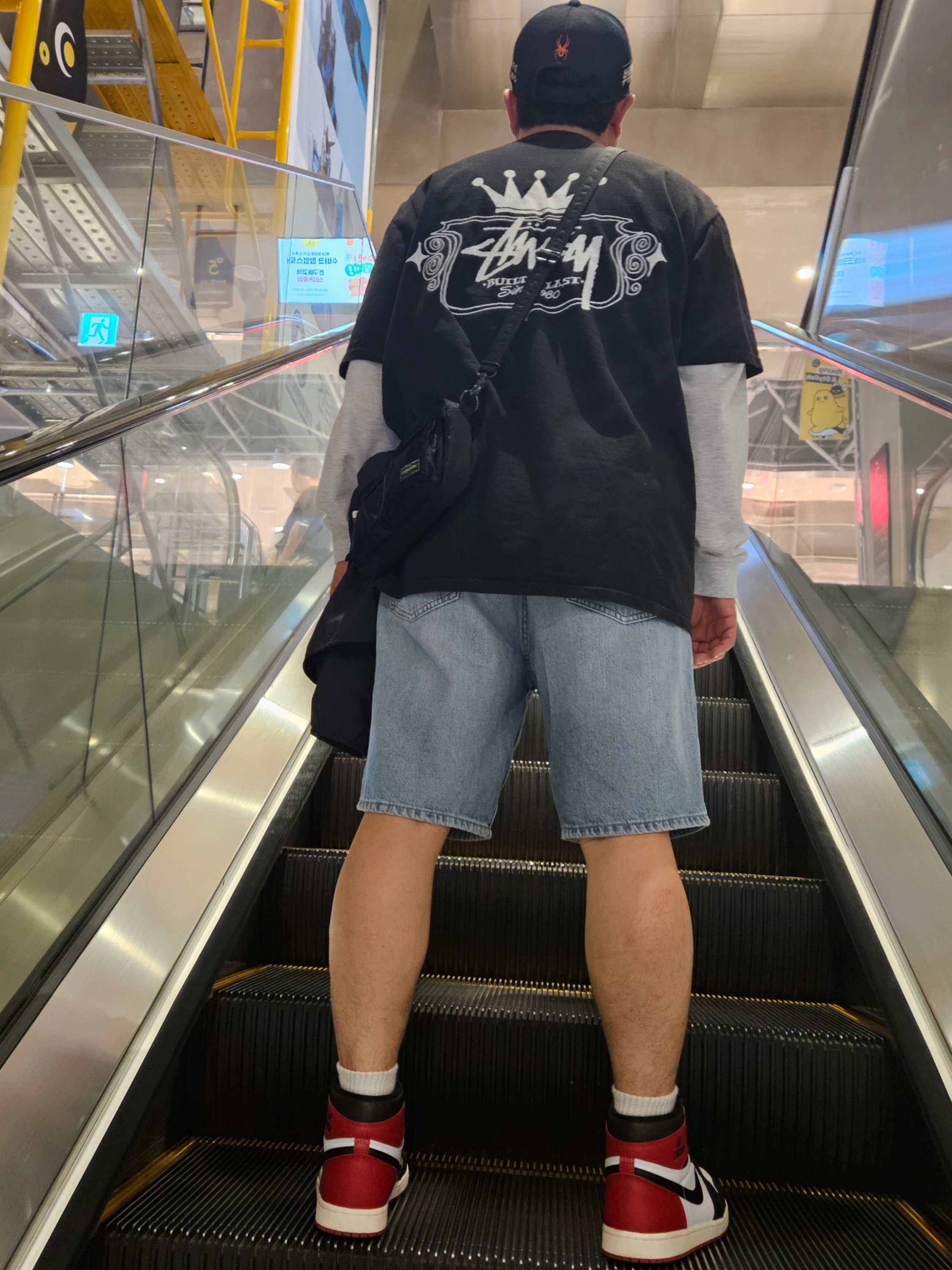 Jordan 1 Retro High OG Black Toe, Stussy Built To Last Pigment Dyed T-Shirt Black 착용 스타일 - 2