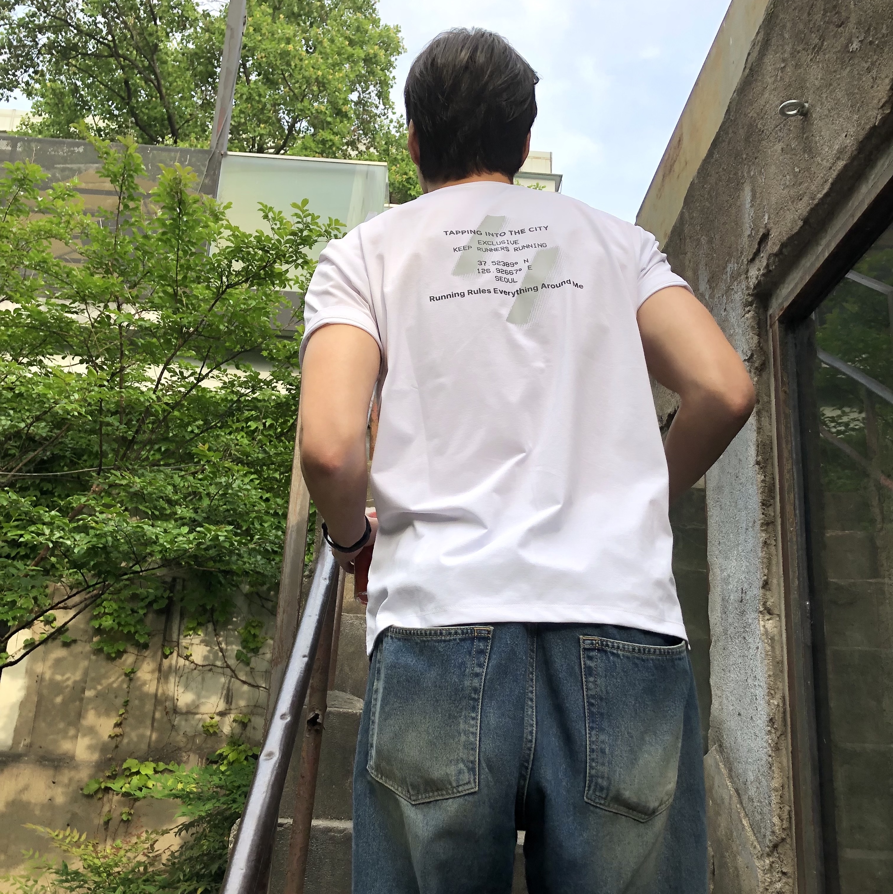 [KREAM 단독] Welter Experiment X KREAM Warm-Up T-Shirt Exclusive White 착용 스타일 - 6