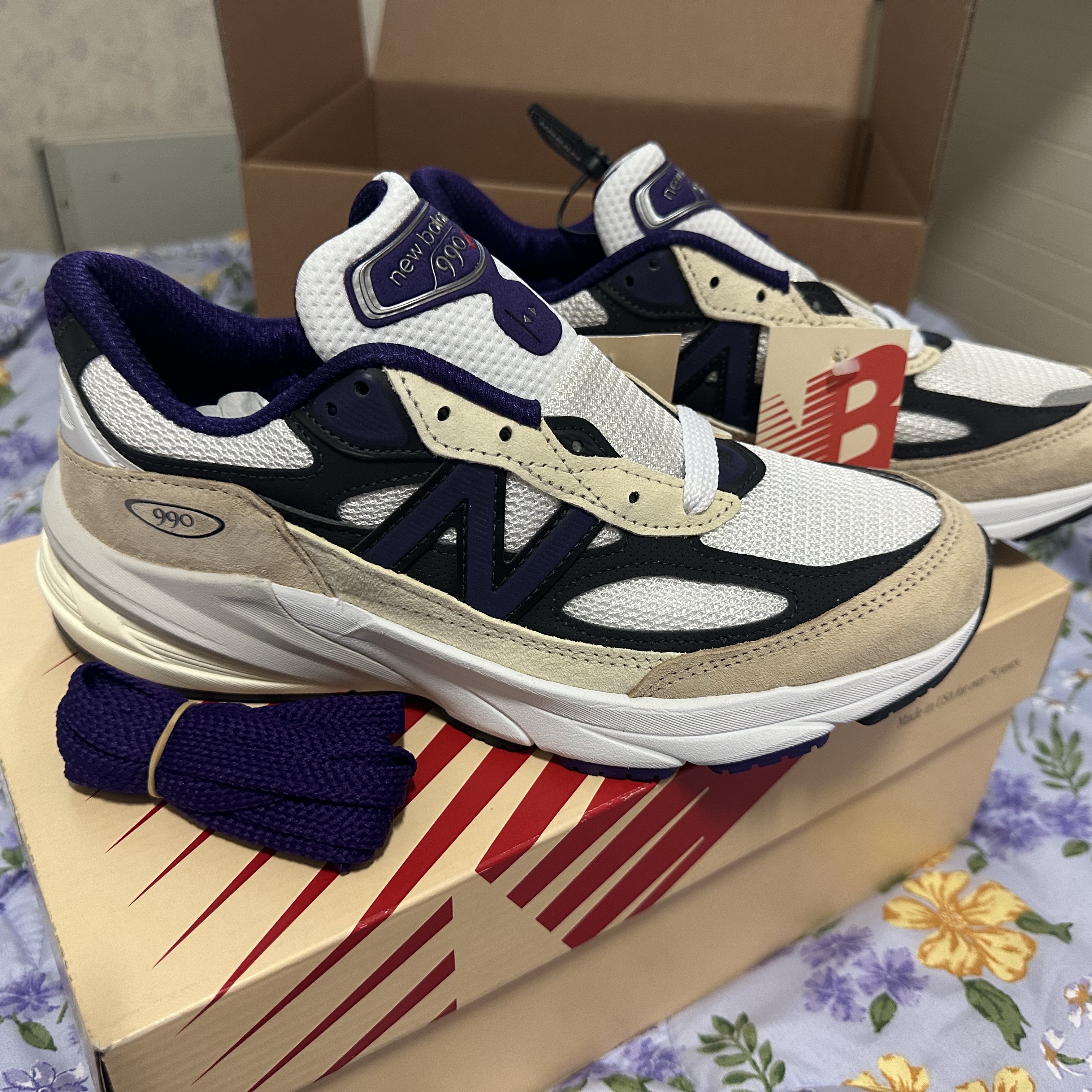 New Balance 990v6 Made in USA White Black Plum 착용 스타일 - 1