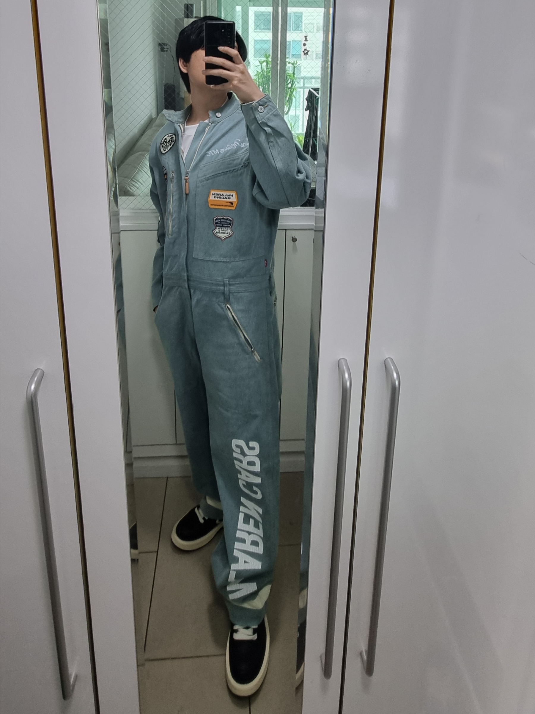 Levi’s x McLaren Racing Suit Light Indigo, Converse x Drkshdw Turbowpn Black Cream 착용 스타일 - 5