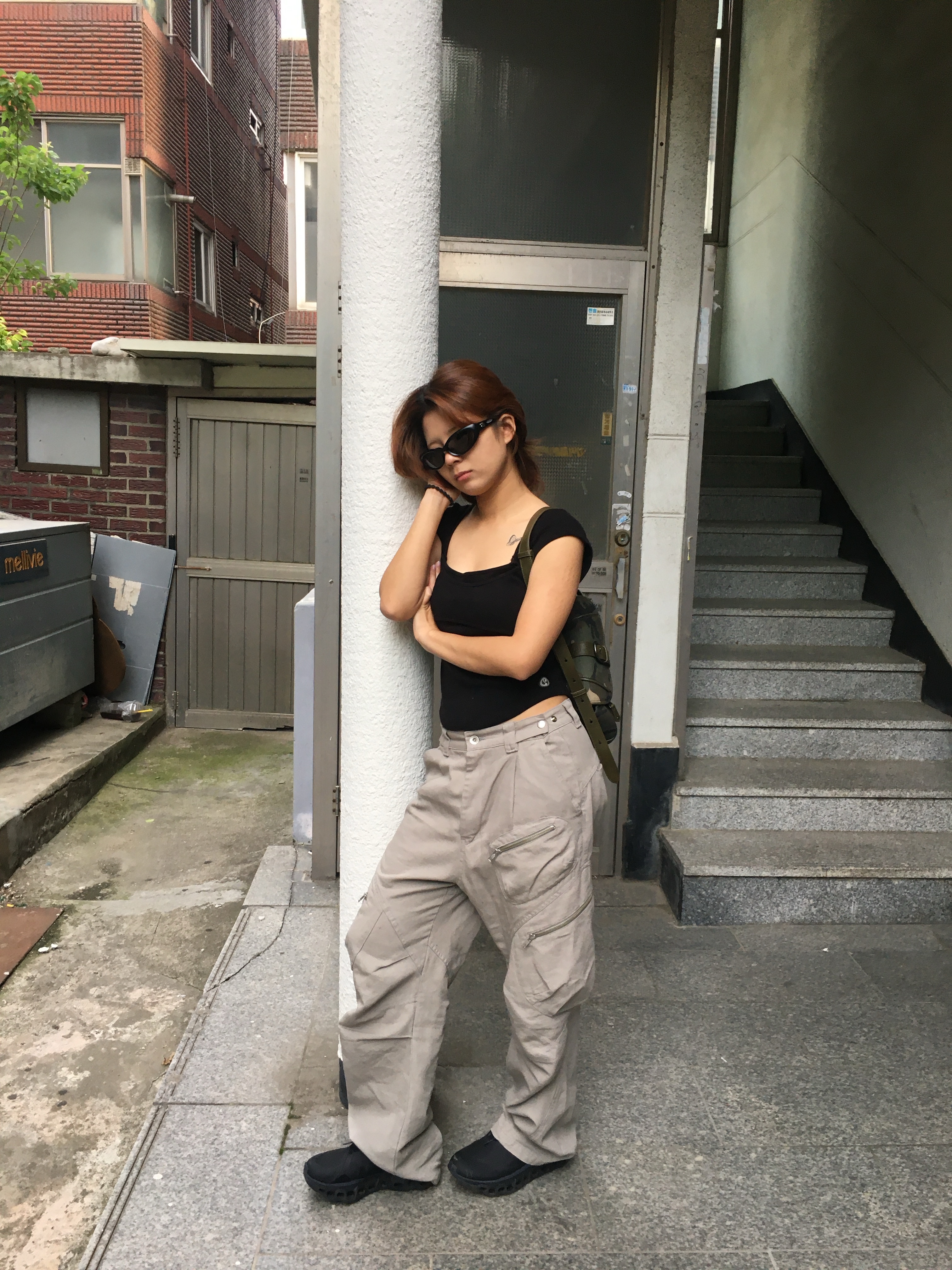 Ignota Core:8 Washed Cargo Pants Sand, Gentle Monster Gelati 01 Black 착용 스타일