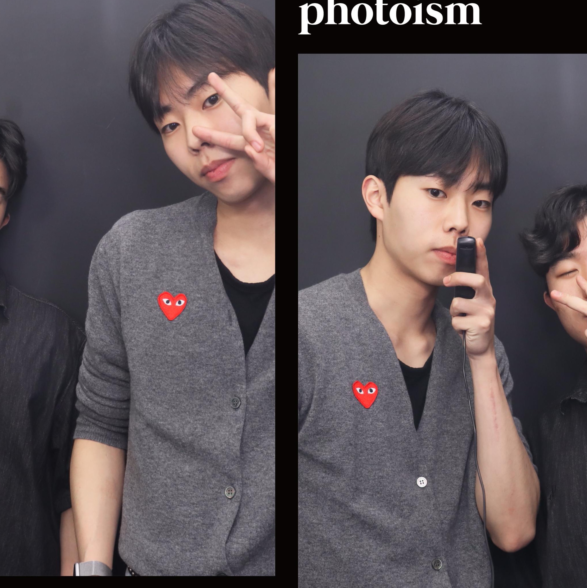 Play Comme des Garcons Red Heart Knit Cardigan Grey 착용 스타일