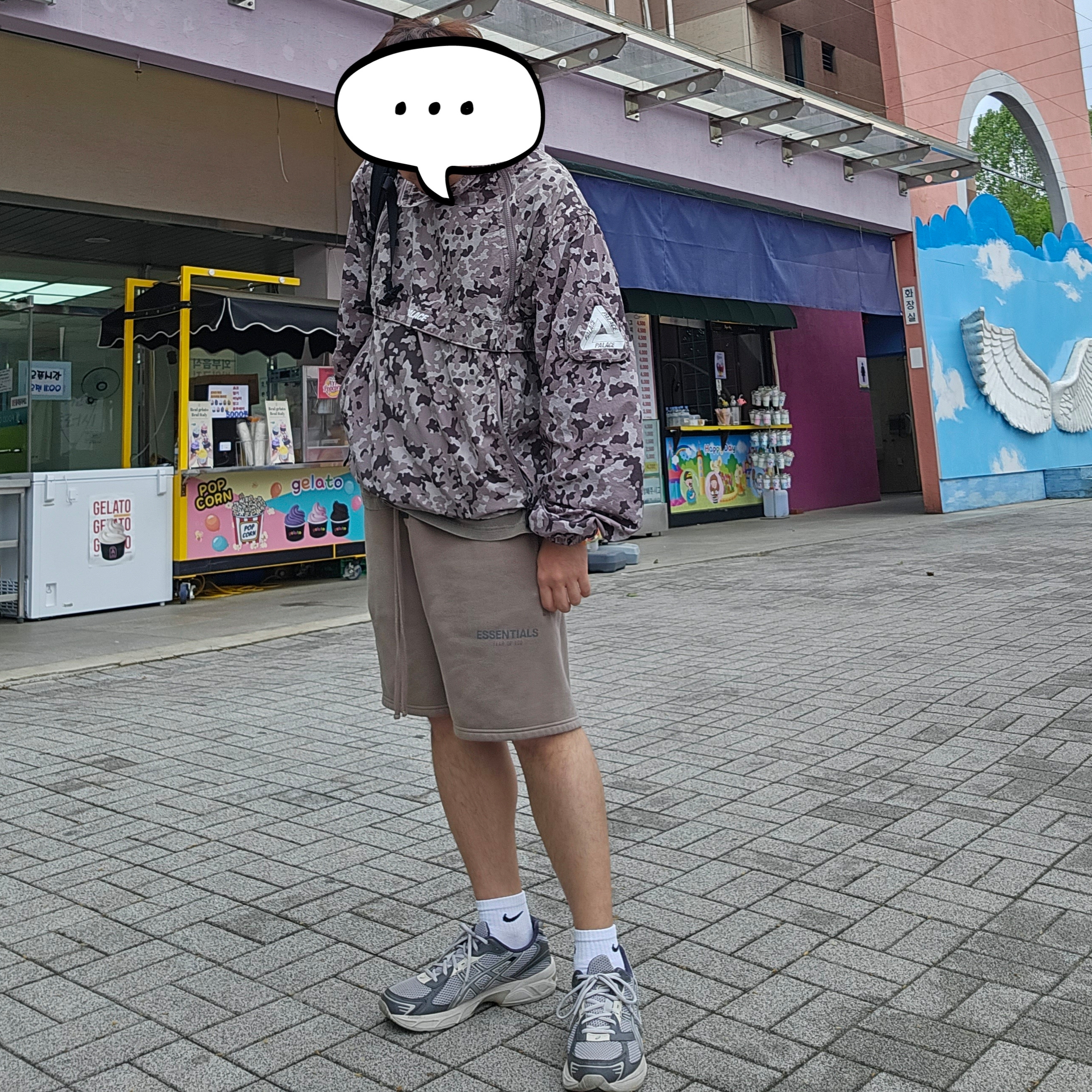 Palace Zip Off Gilet Jacket Urban Camo - 22SS, Essentials Fleece Shorts Taupe - 20FW 착용 스타일 - 1