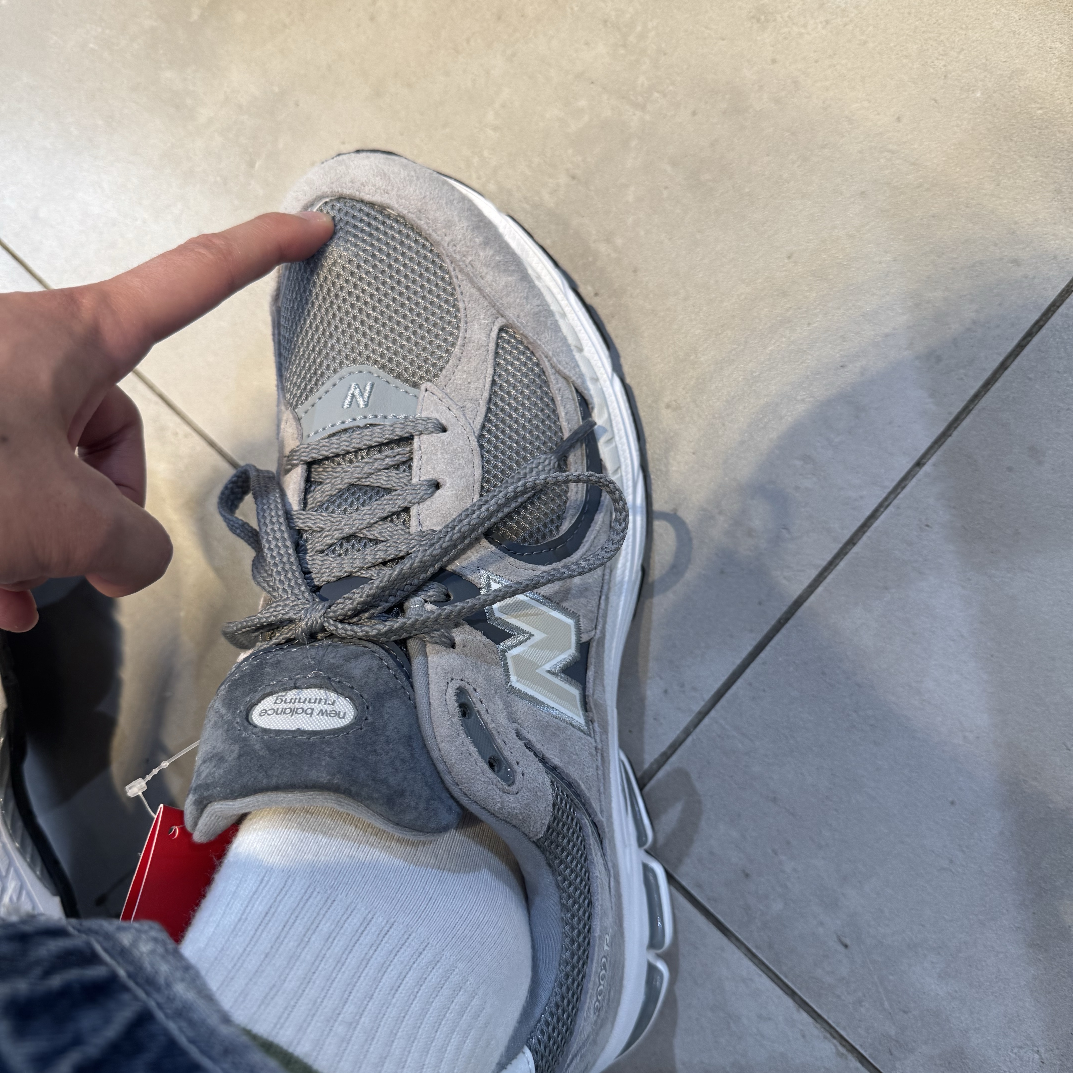 New Balance 993 Made in USA Grey - D Standard, New Balance 2002R Grey 착용 스타일 - 3