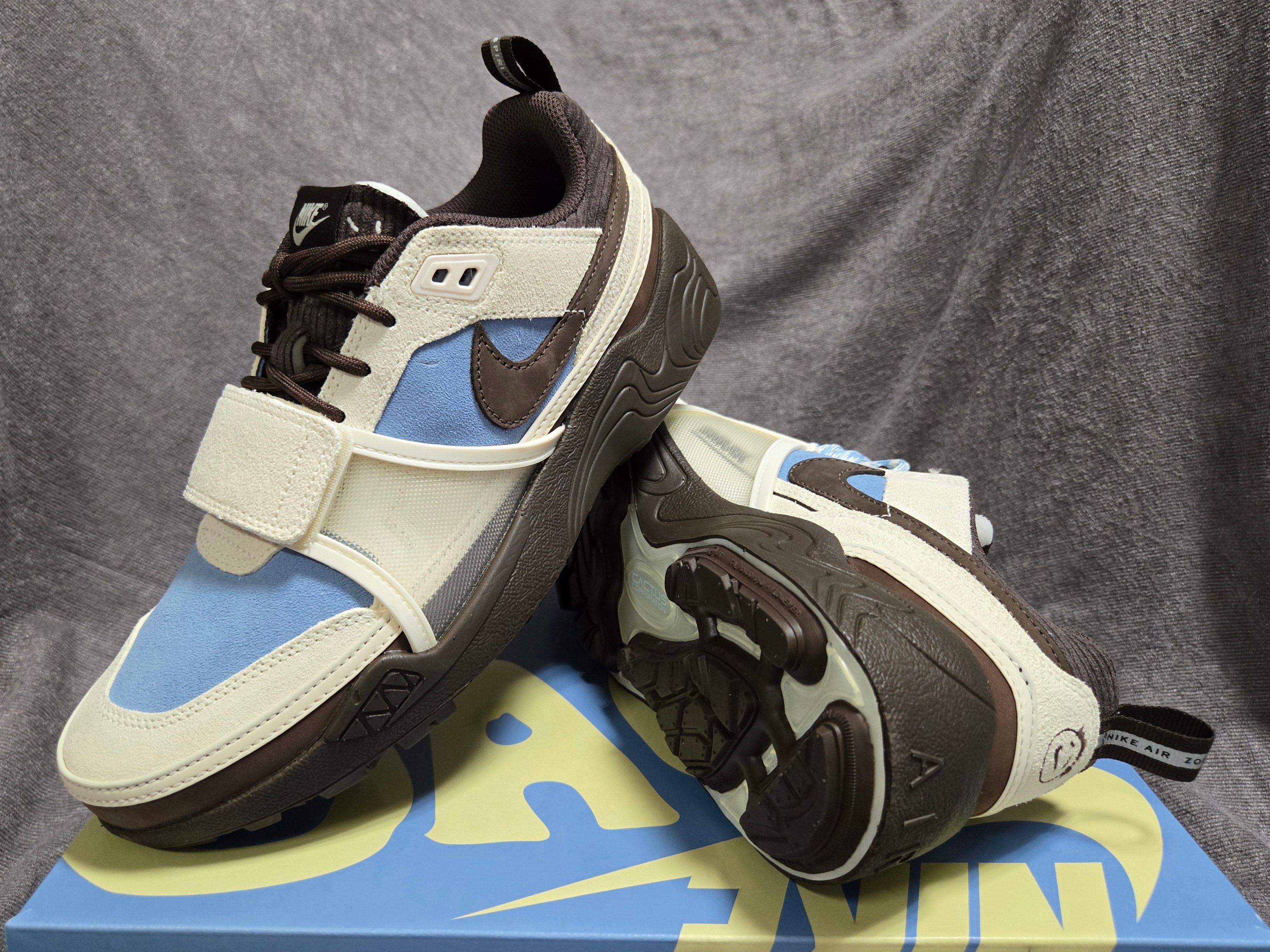 Nike x Travis Scott Zoom Field Jaxx Pale Ivory and Leche Blue 착용 스타일 - 3