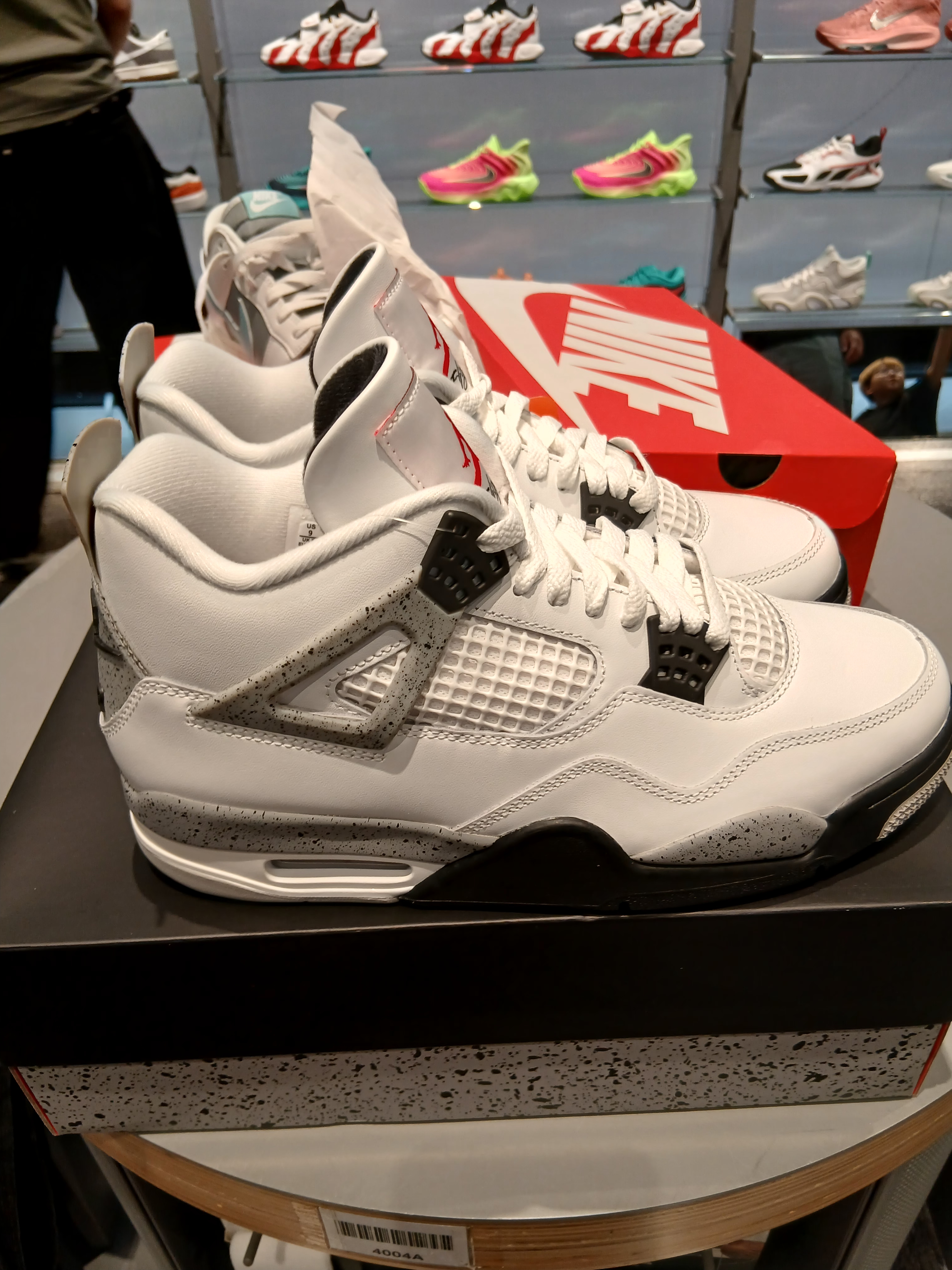 Jordan 4 Retro OG White Cement 2025 착용 스타일 - 5