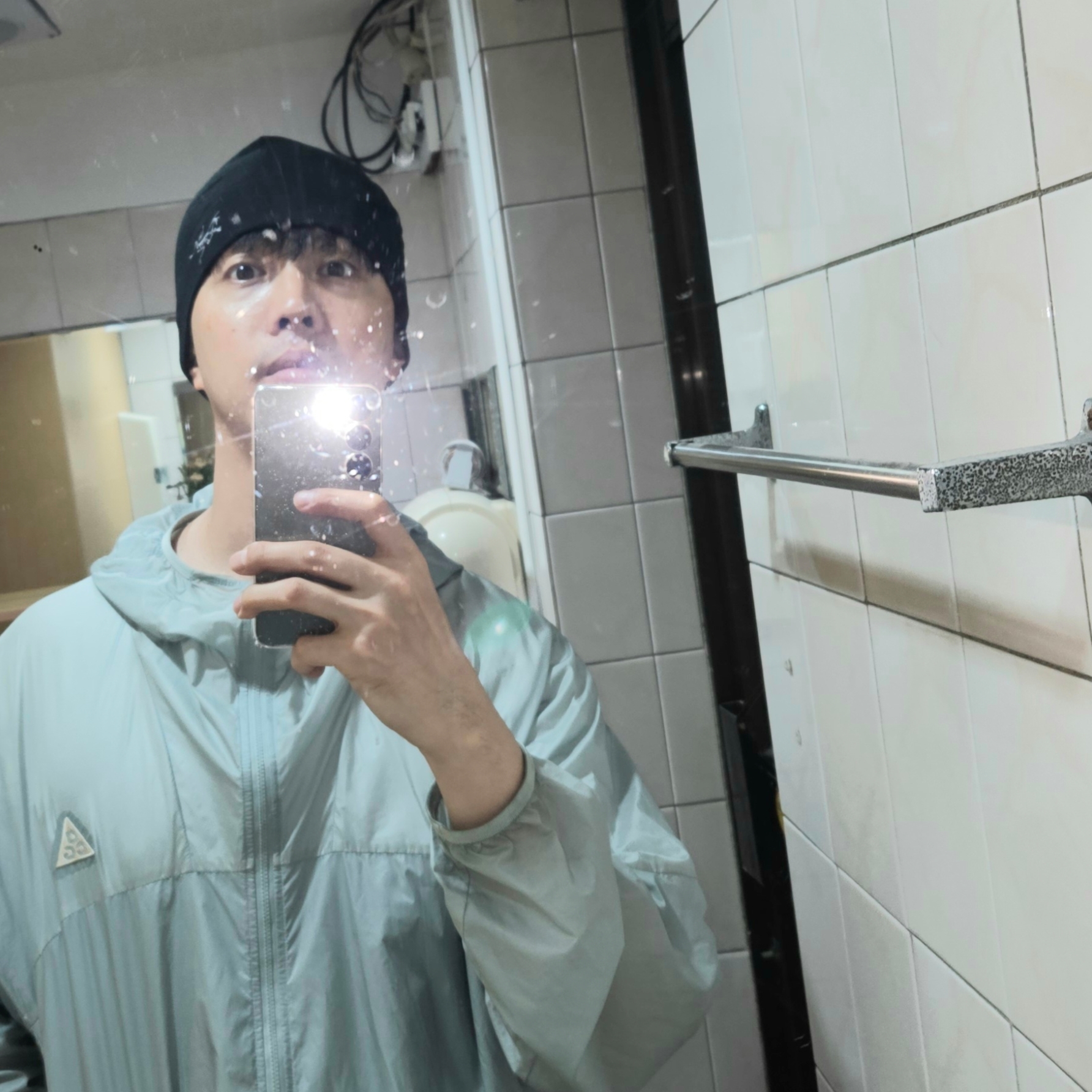 Arc'teryx Rho Toque Black, Nike ACG Cinder Cone Windproof Jacket Dusty Sage - Asia 착용 스타일