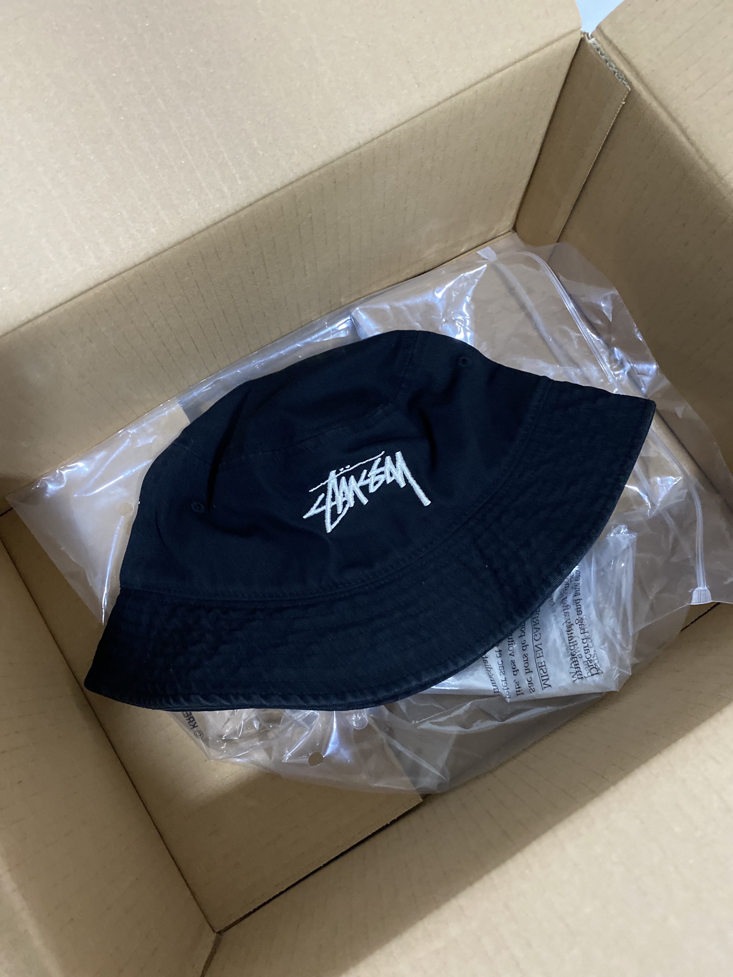 Stussy Big Stock Bucket Hat Black 착용 스타일