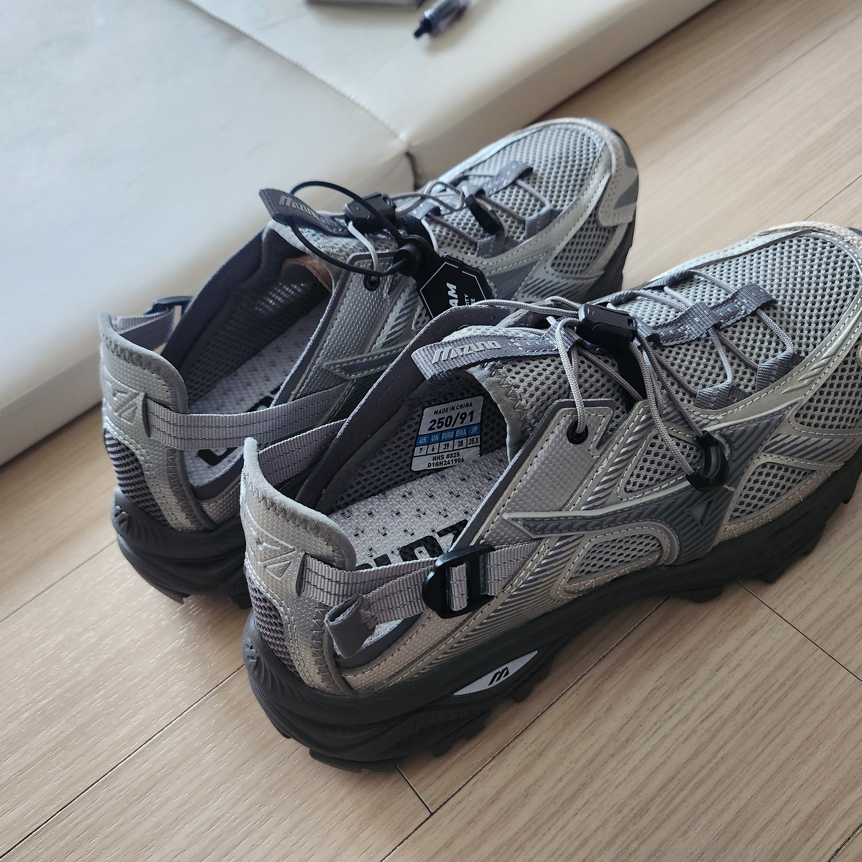 Mizuno Racer Trail SE Silver Grey 착용 스타일