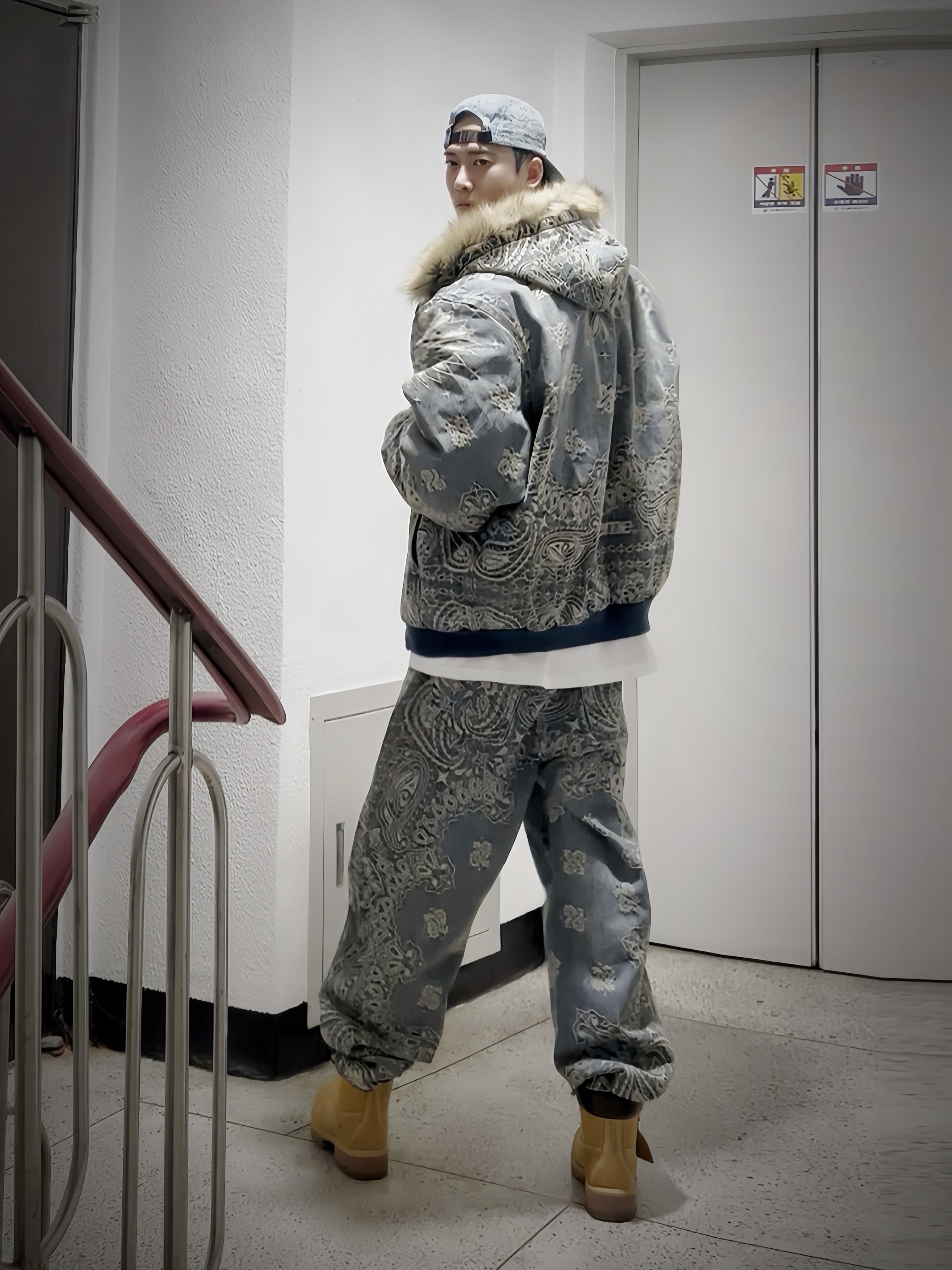 Supreme Bandana Jacquard Denim Camp Cap Blue - 25SS, Supreme Bandana Jacquard Denim Hooded Work Jacket Blue - 25SS 착용 스타일 - 4