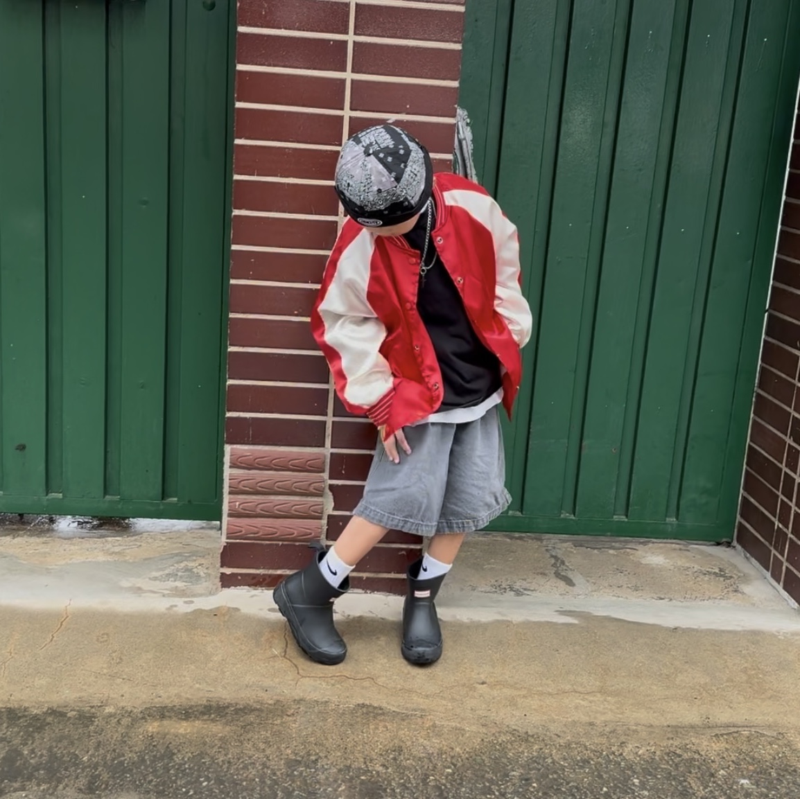(Kids) Hunter Play Rain Boots Black 착용 스타일