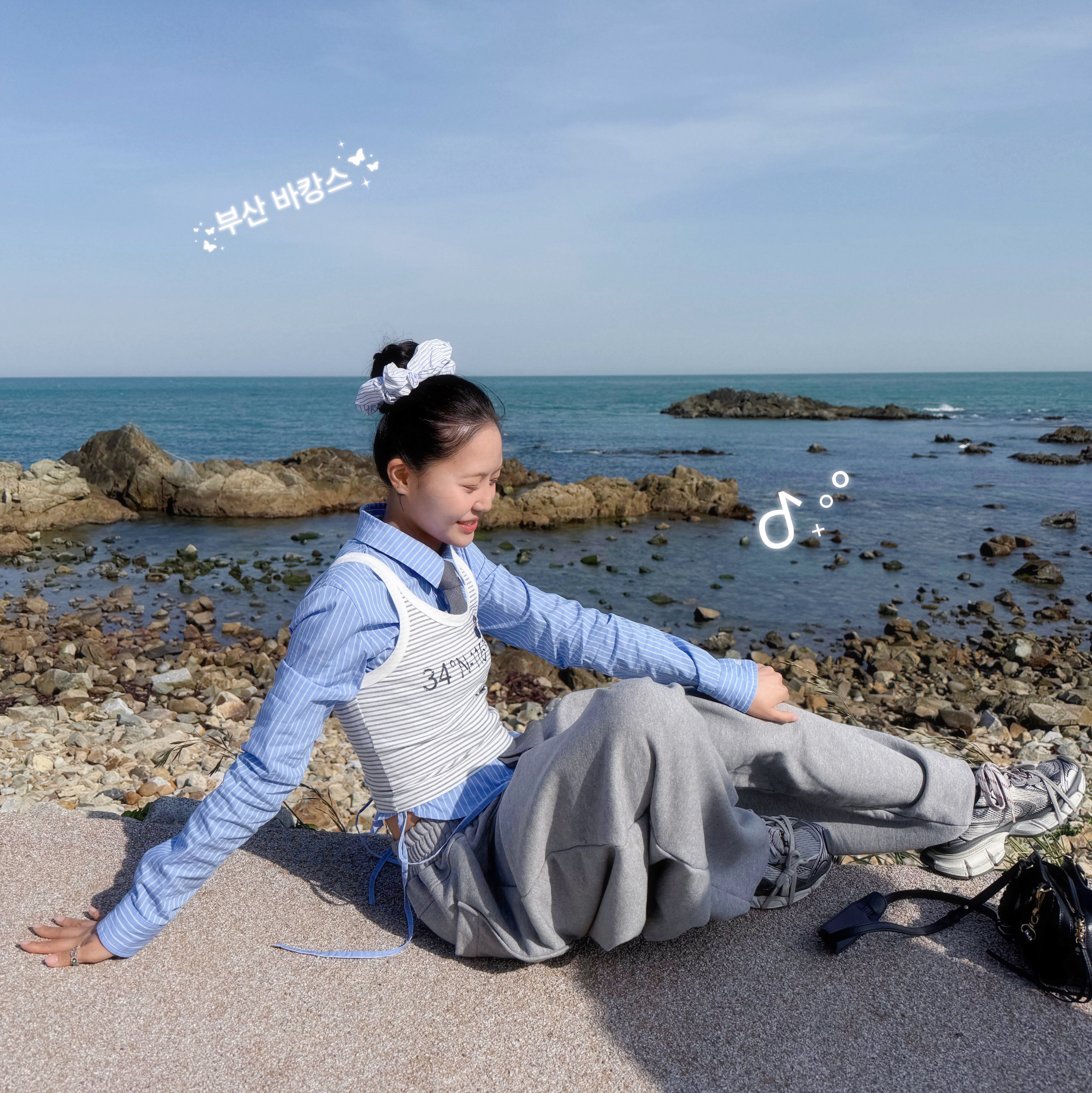 Balenciaga Neo Classic Nano Handbag Black, Balenciaga 3XL Sneakers Grey White Red 착용 스타일 - 6