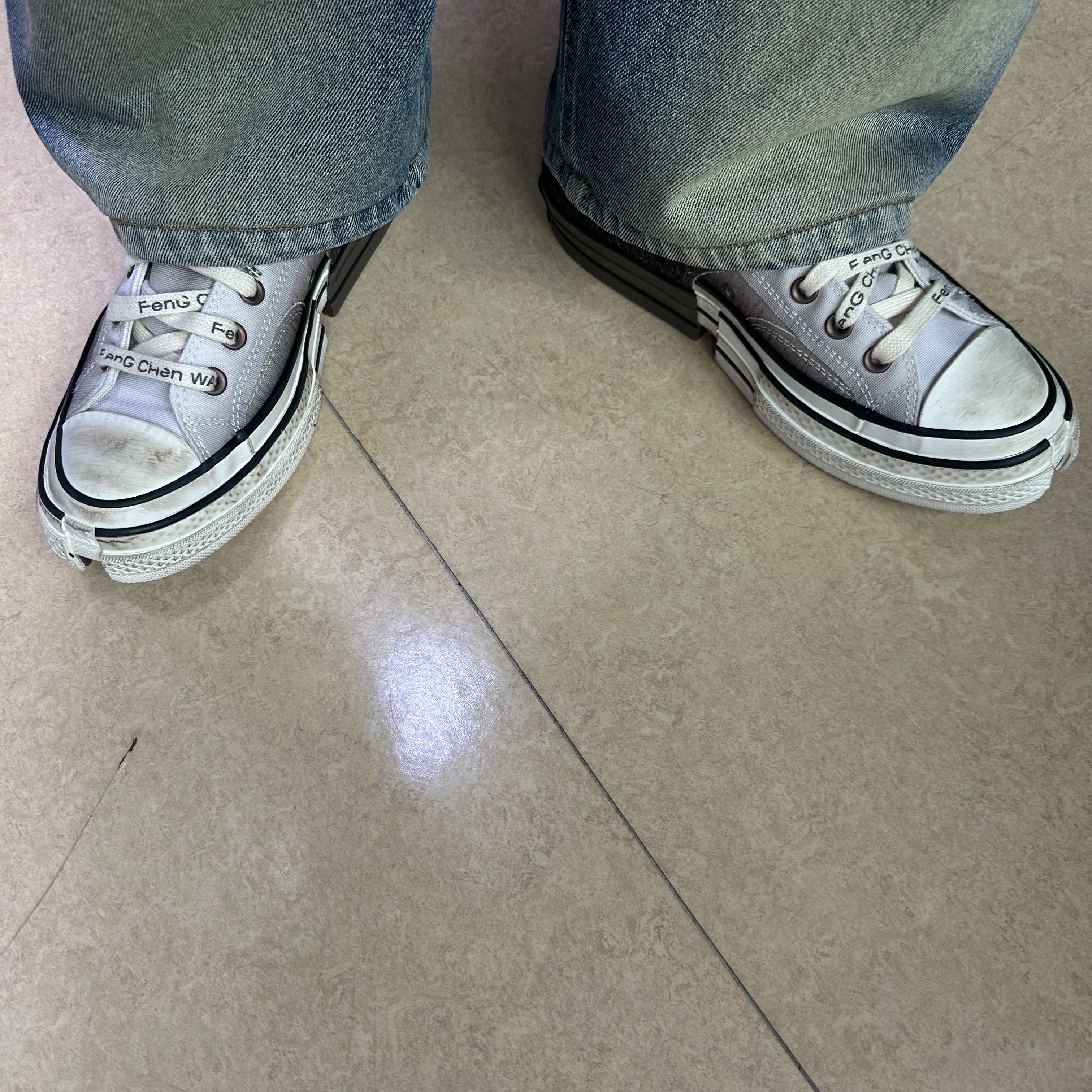 Converse x Feng Chen Wang Chuck 70 Ox 2-in-1 Brown 착용 스타일 - 1