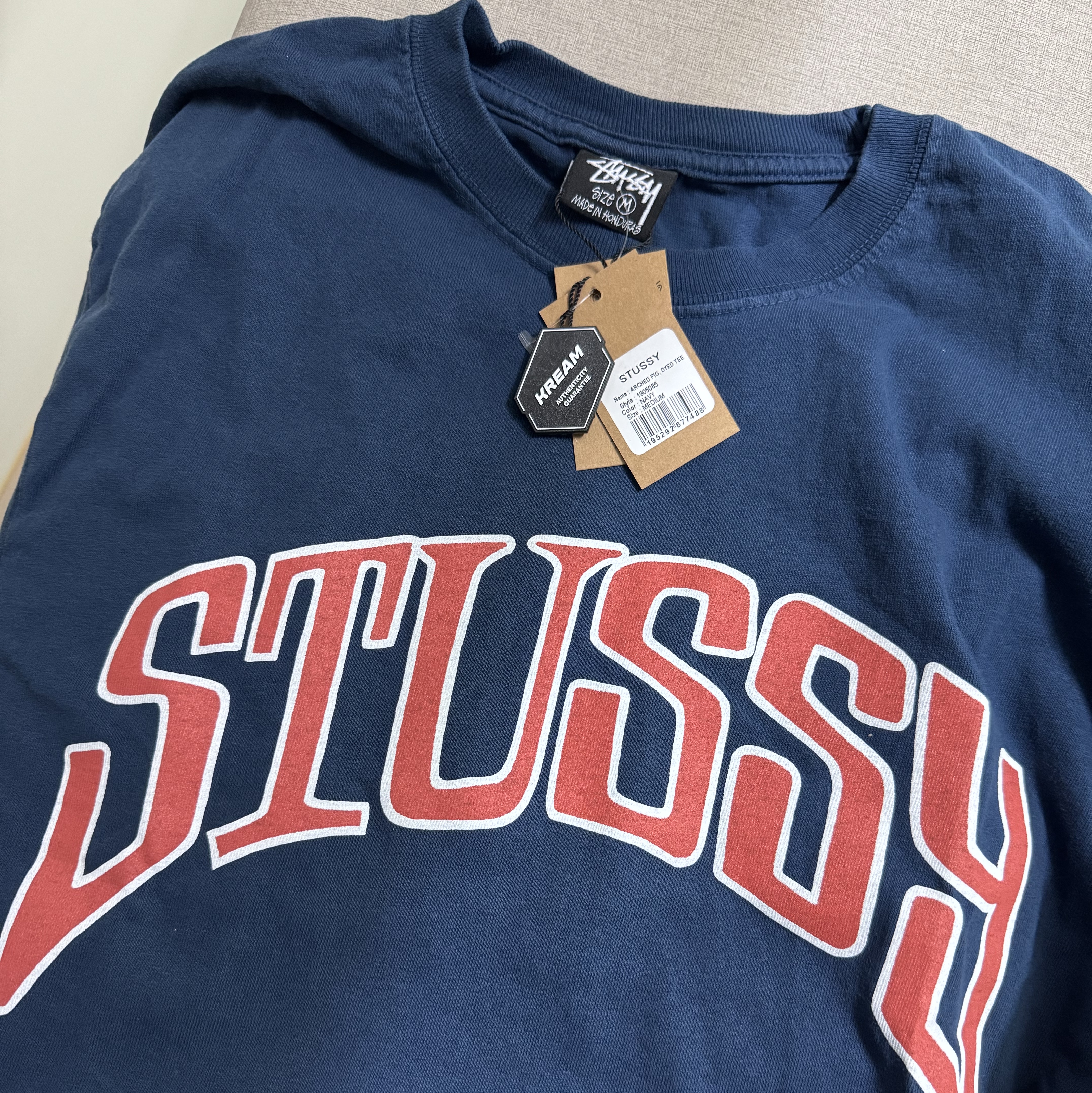 Stussy Pigment Dyed Arched T-shirt Navy 착용 스타일