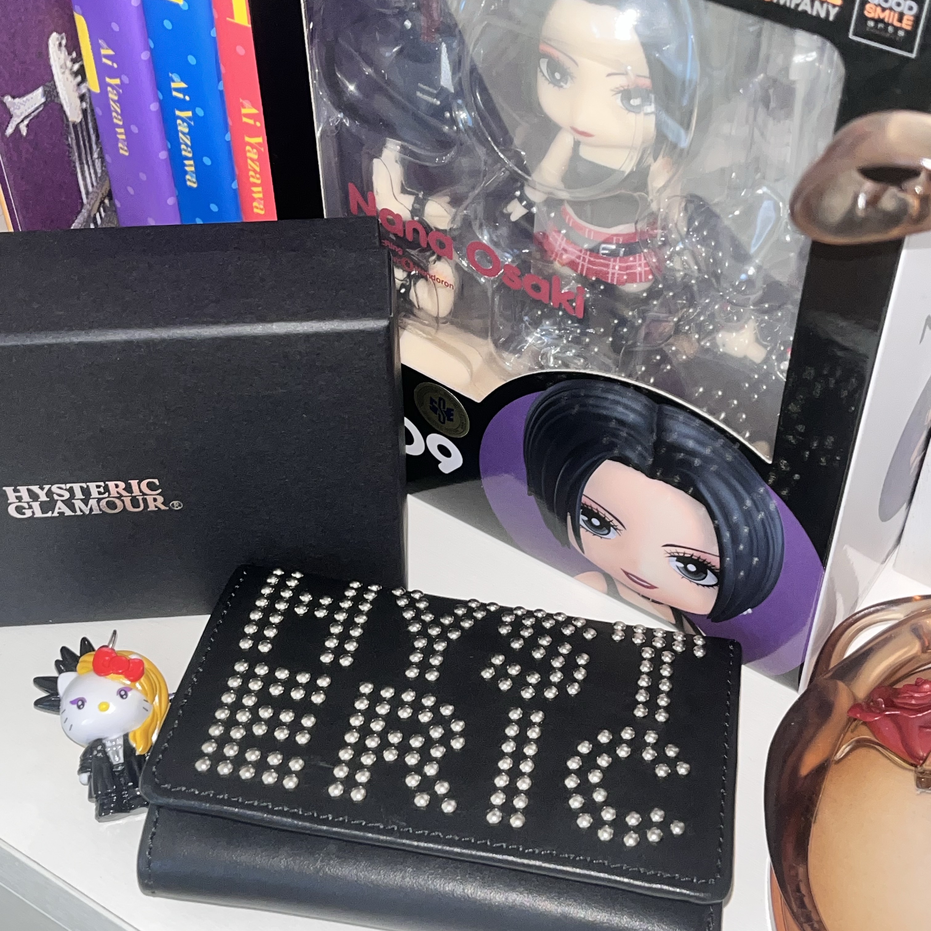(W) Hysteric Glamour Logo Stud Tri-Fold Wallet Black 착용 스타일