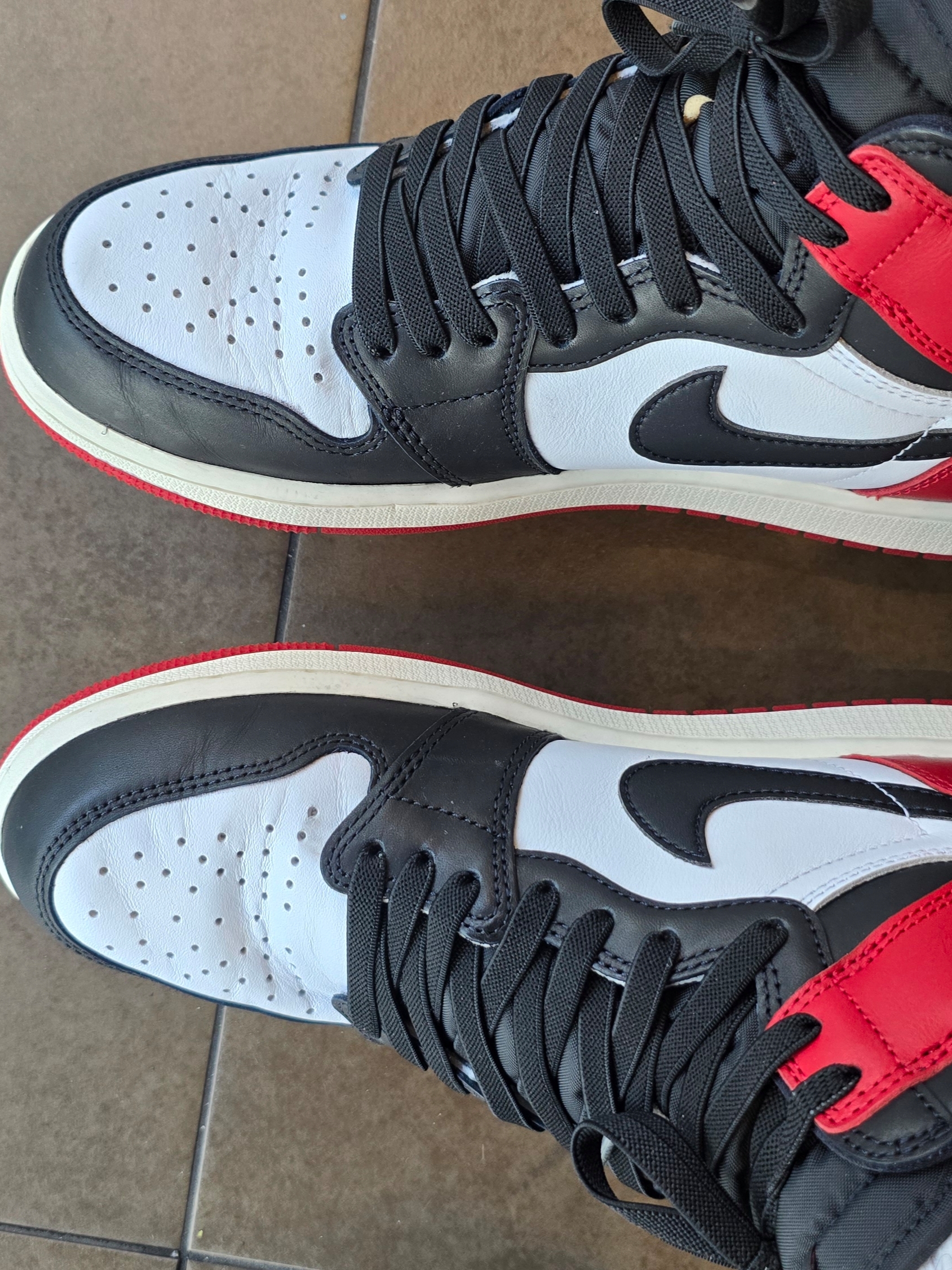 Jordan 1 Retro High OG Black Toe, Stussy Built To Last Pigment Dyed T-Shirt Black 착용 스타일 - 1