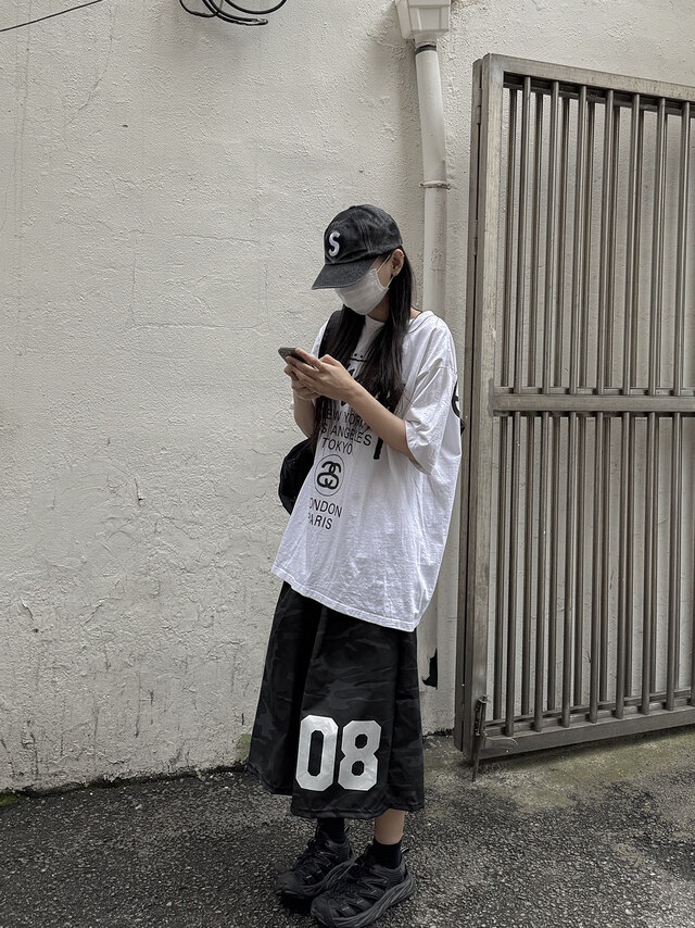 Supreme Pigment S Logo 6-Panel Black - 24FW, Stussy World Tour T-Shirt White 2023 착용 스타일 - 3