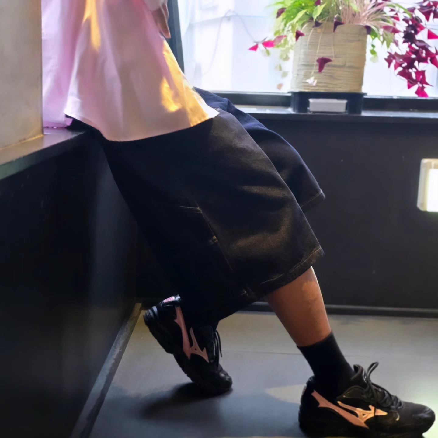 True Religion Hustle Webbing Belt Red, Mizuno Wave Rider Black Pink - Folder Exclusive 착용 스타일 - 1