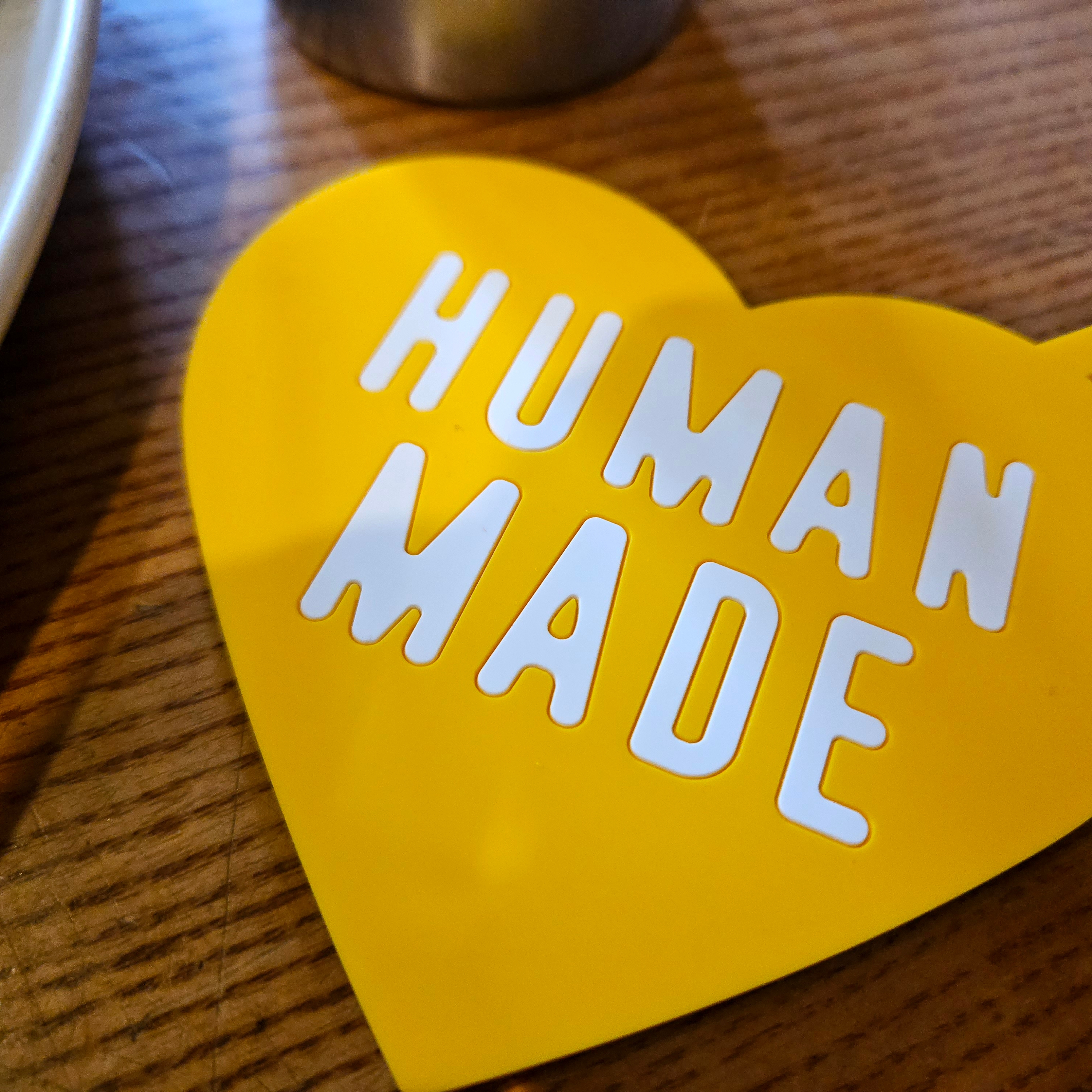 Human Made Heart Rubber Coaster Yellow, NewJeans x Murakami Metal Keyring Flower 착용 스타일 - 5