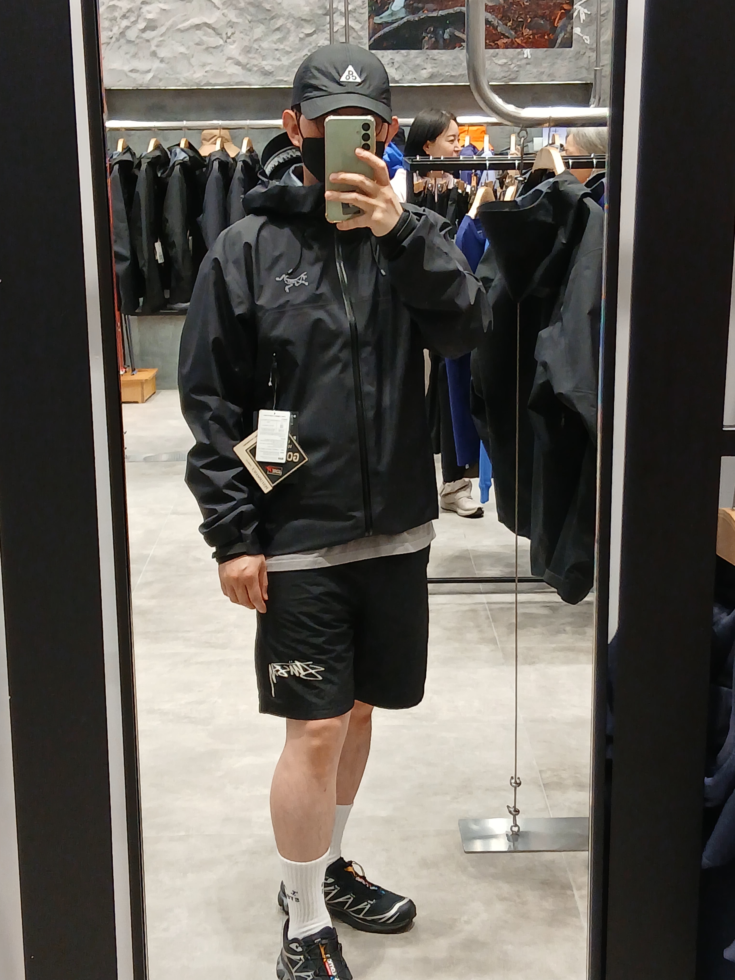 Nike ACG Trail Cap Black, IAB Studio Socks White (5 Pack) 착용 스타일 - 3