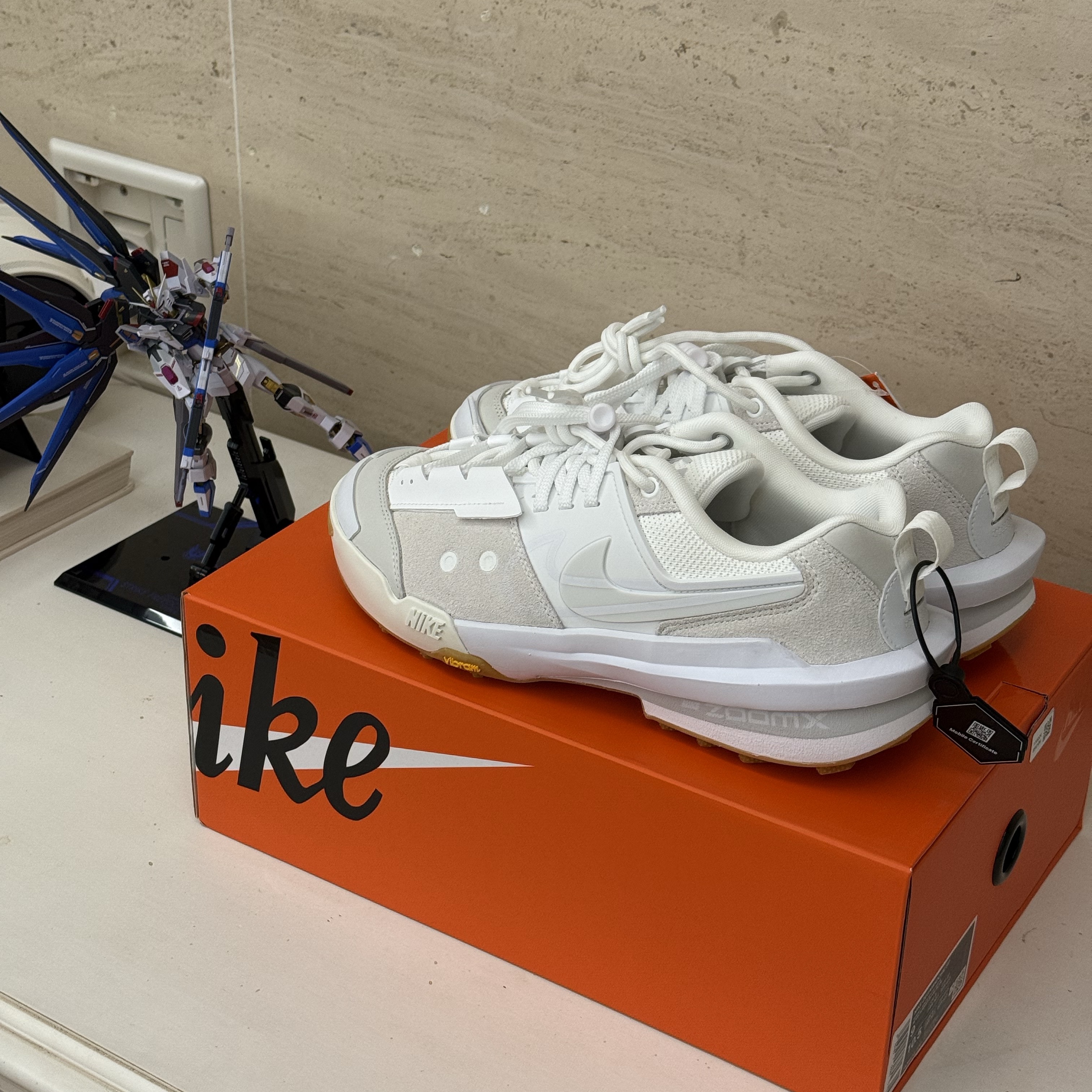 Nike x Sacai Zegamadome SP Summit White 착용 스타일 - 1