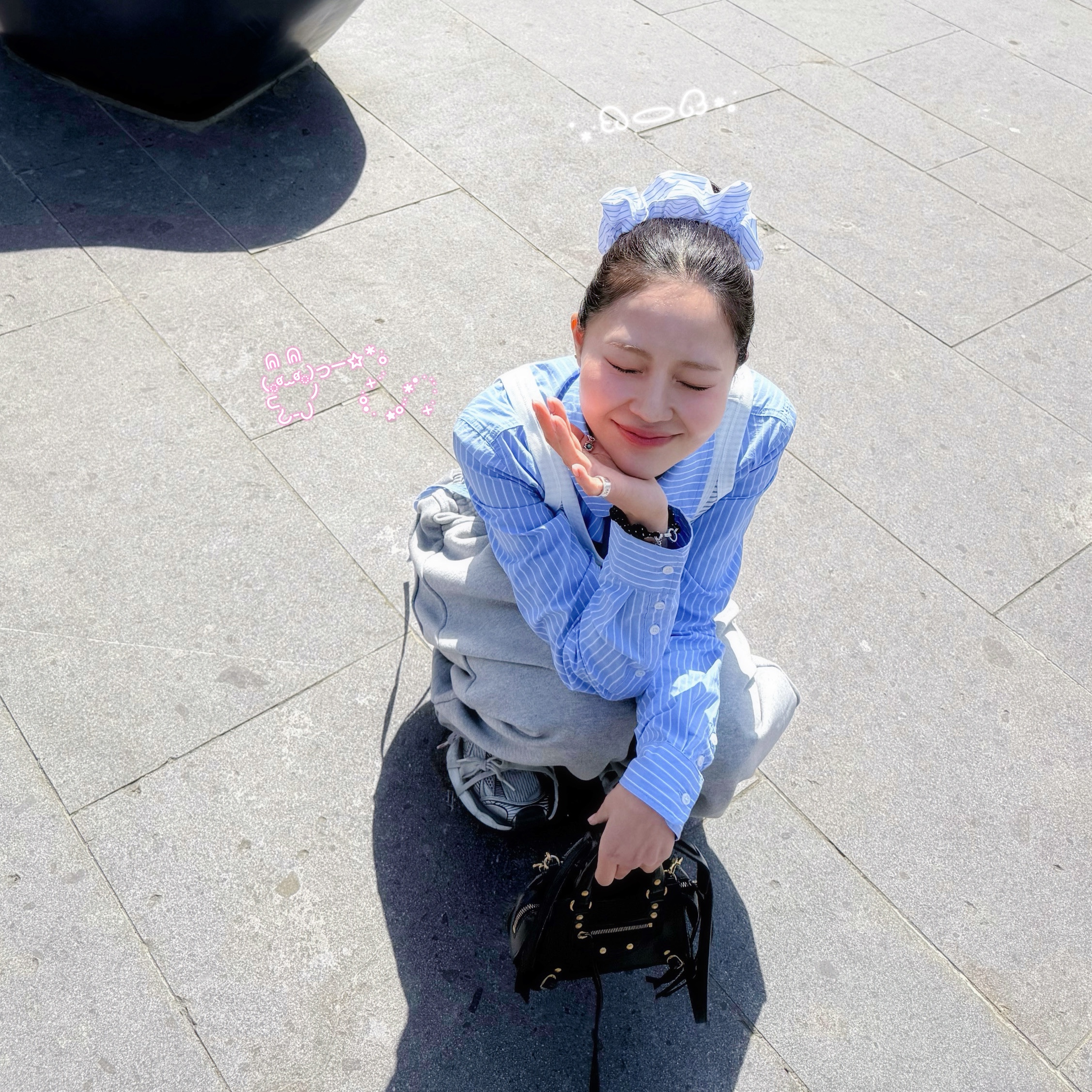 Balenciaga Neo Classic Nano Handbag Black, Balenciaga 3XL Sneakers Grey White Red 착용 스타일 - 2