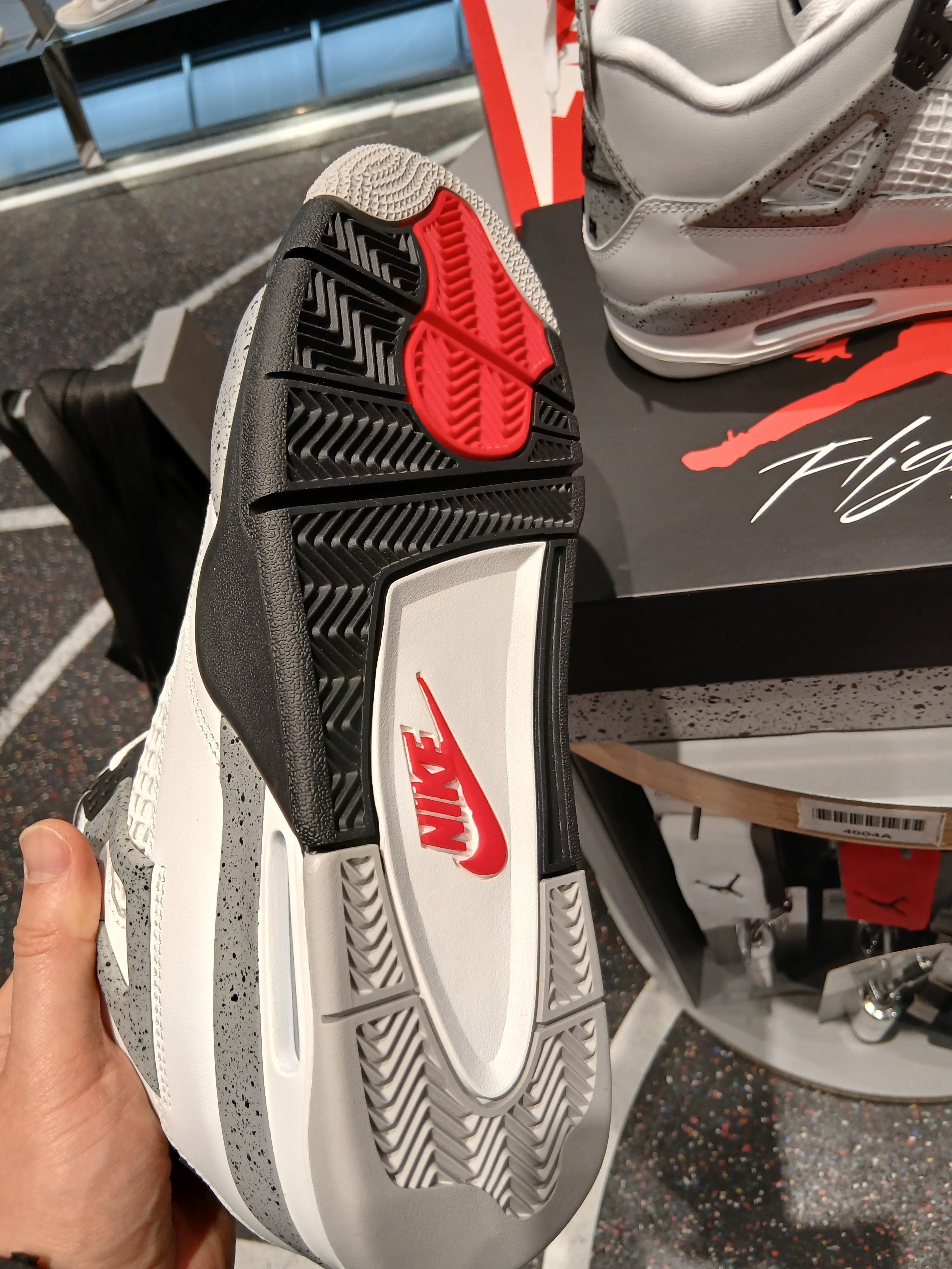 Jordan 4 Retro OG White Cement 2025 착용 스타일 - 4