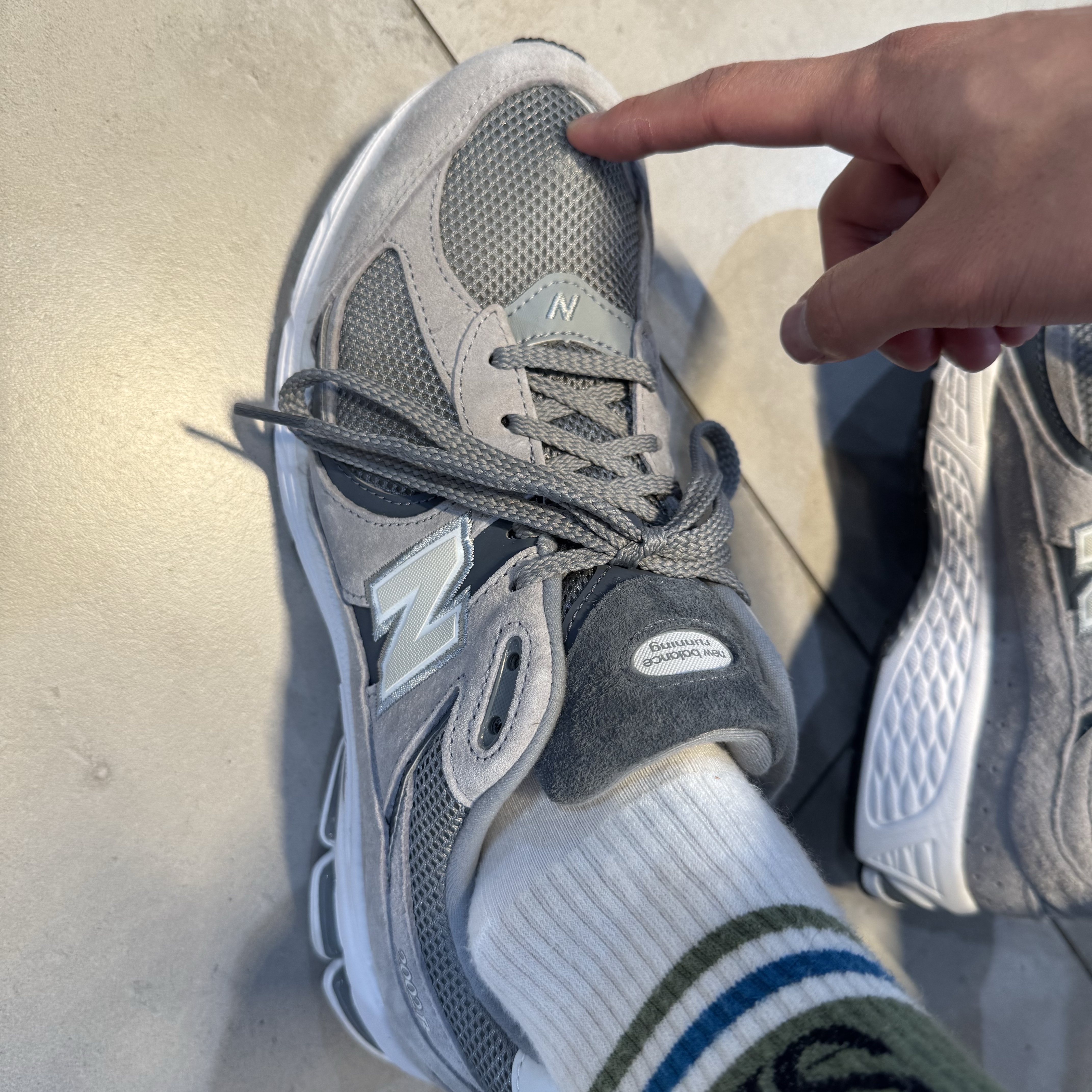 New Balance 993 Made in USA Grey - D Standard, New Balance 2002R Grey 착용 스타일 - 2