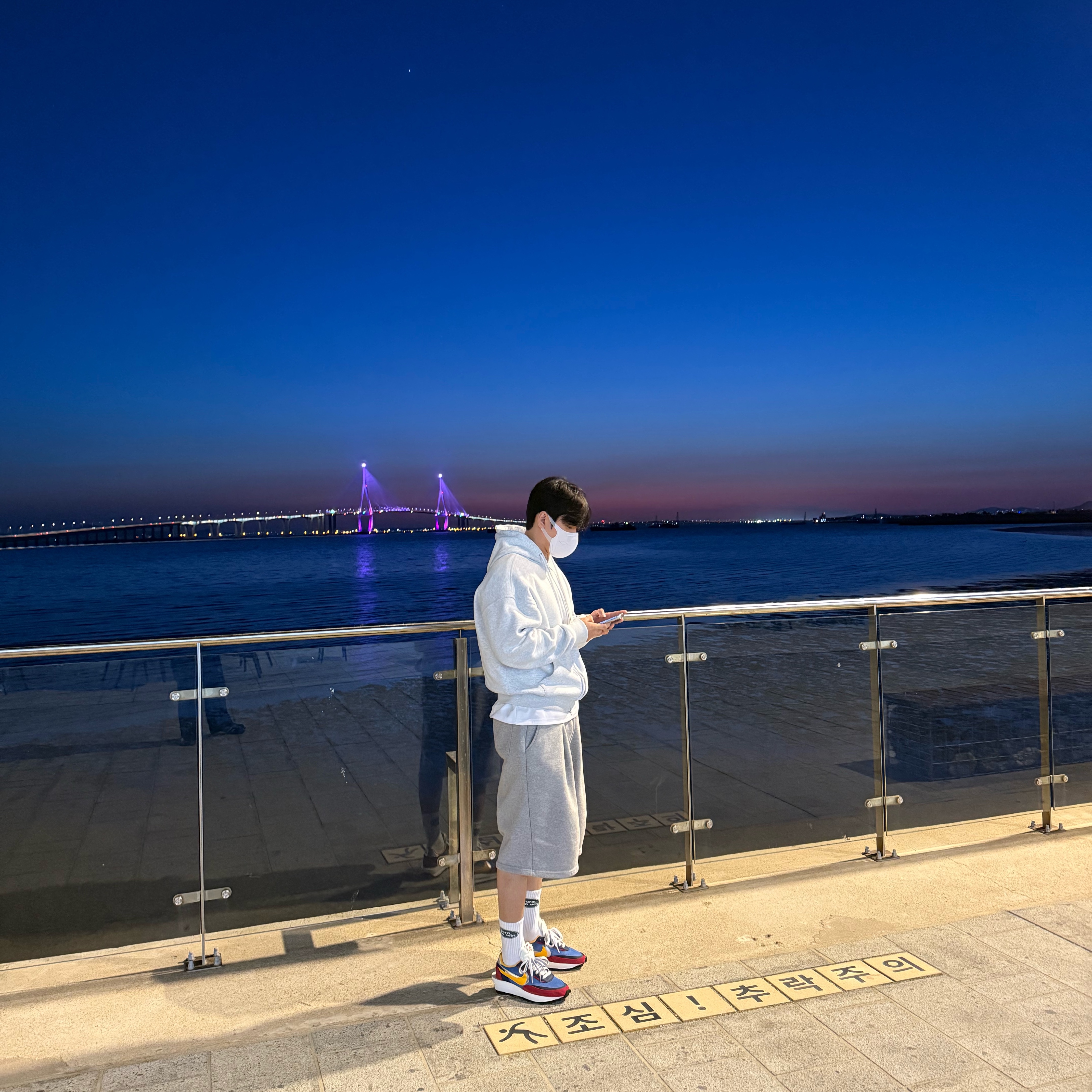 Nike x Sacai LDWaffle Blue Multi 착용 스타일