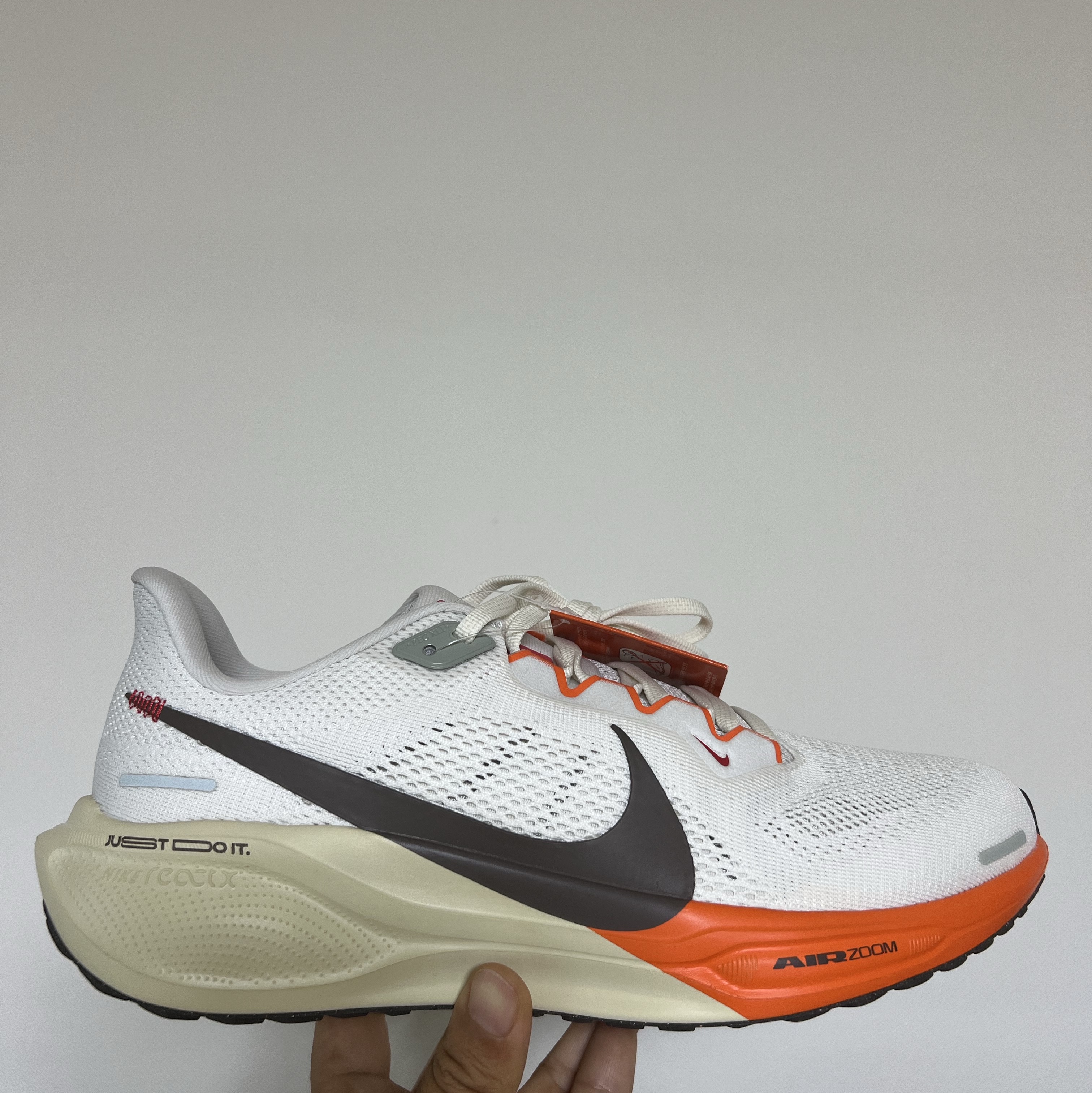 Nike Air Zoom Pegasus 41 Sail Light Khaki 착용 스타일 - 1