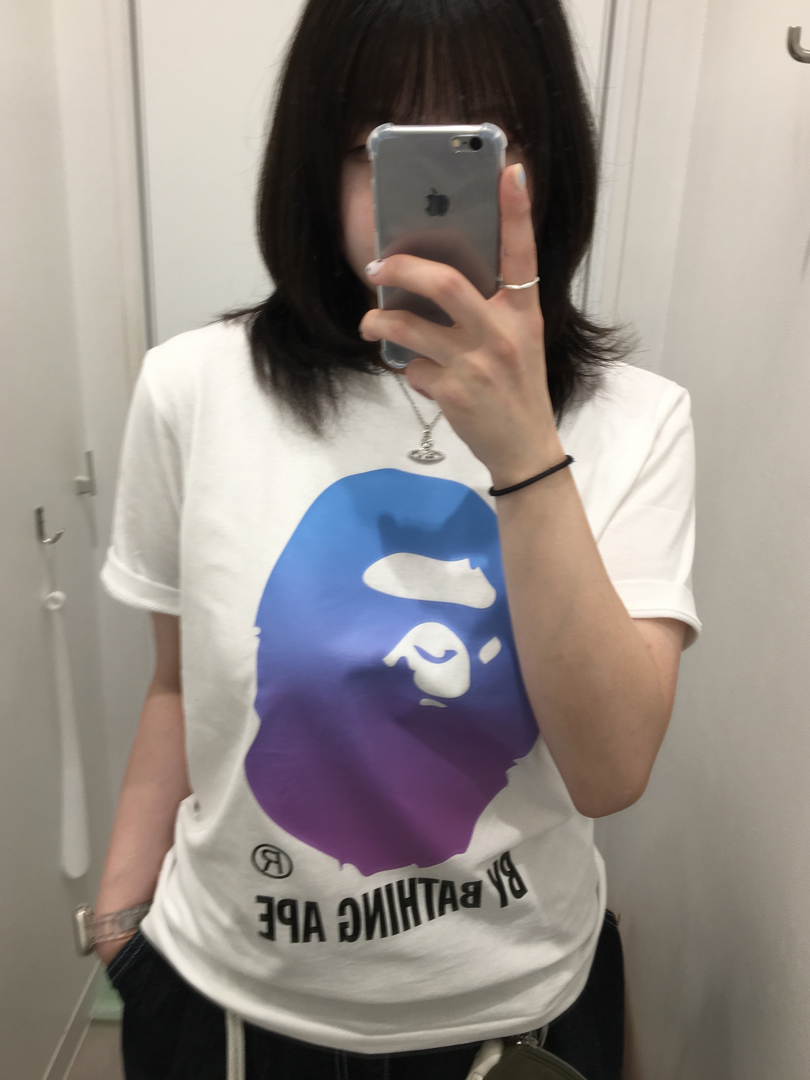 (W) BAPE Gradation By Bathing Ape T-Shirt White 착용 스타일 - 3