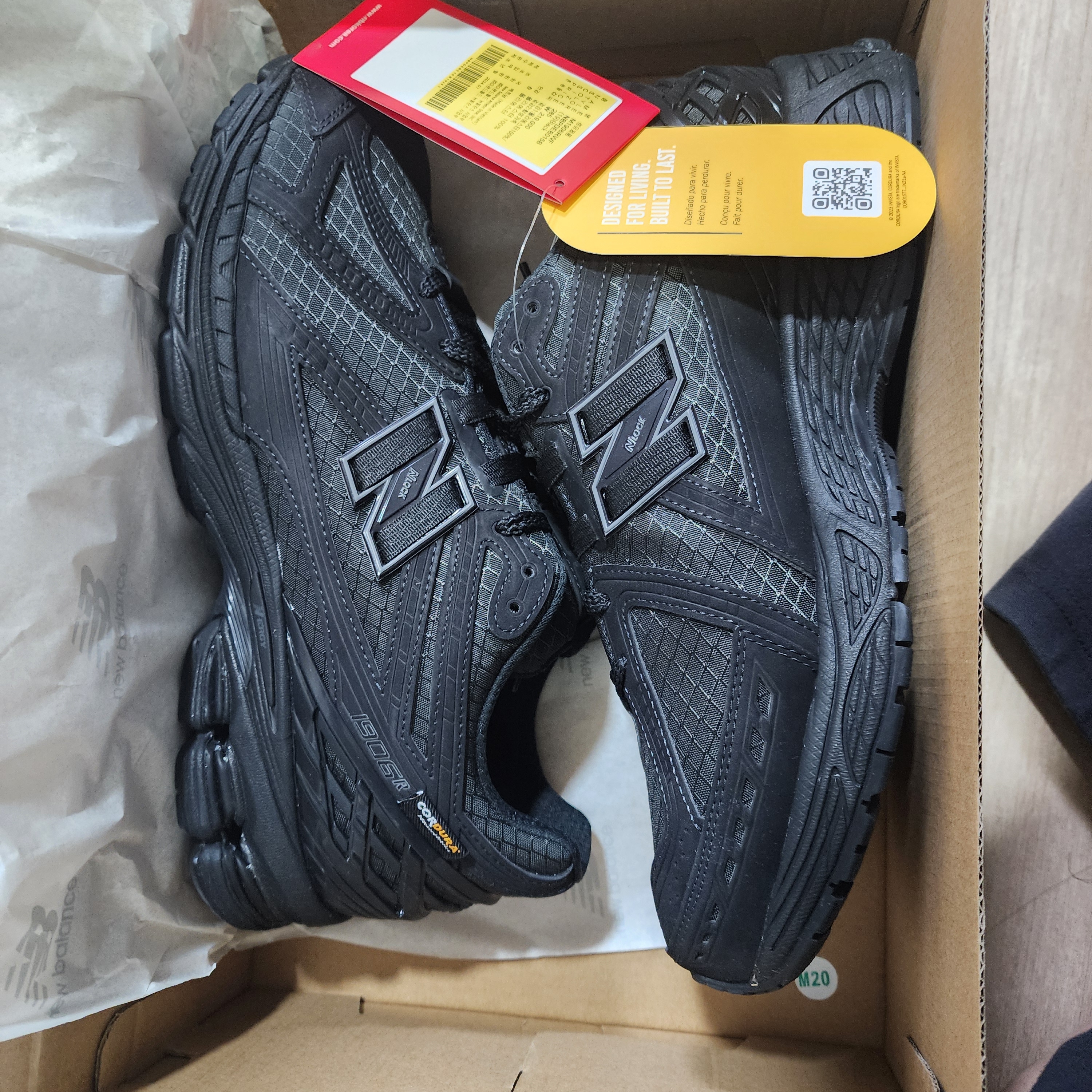 New Balance 1906W Black Silver Metallic 착용 스타일