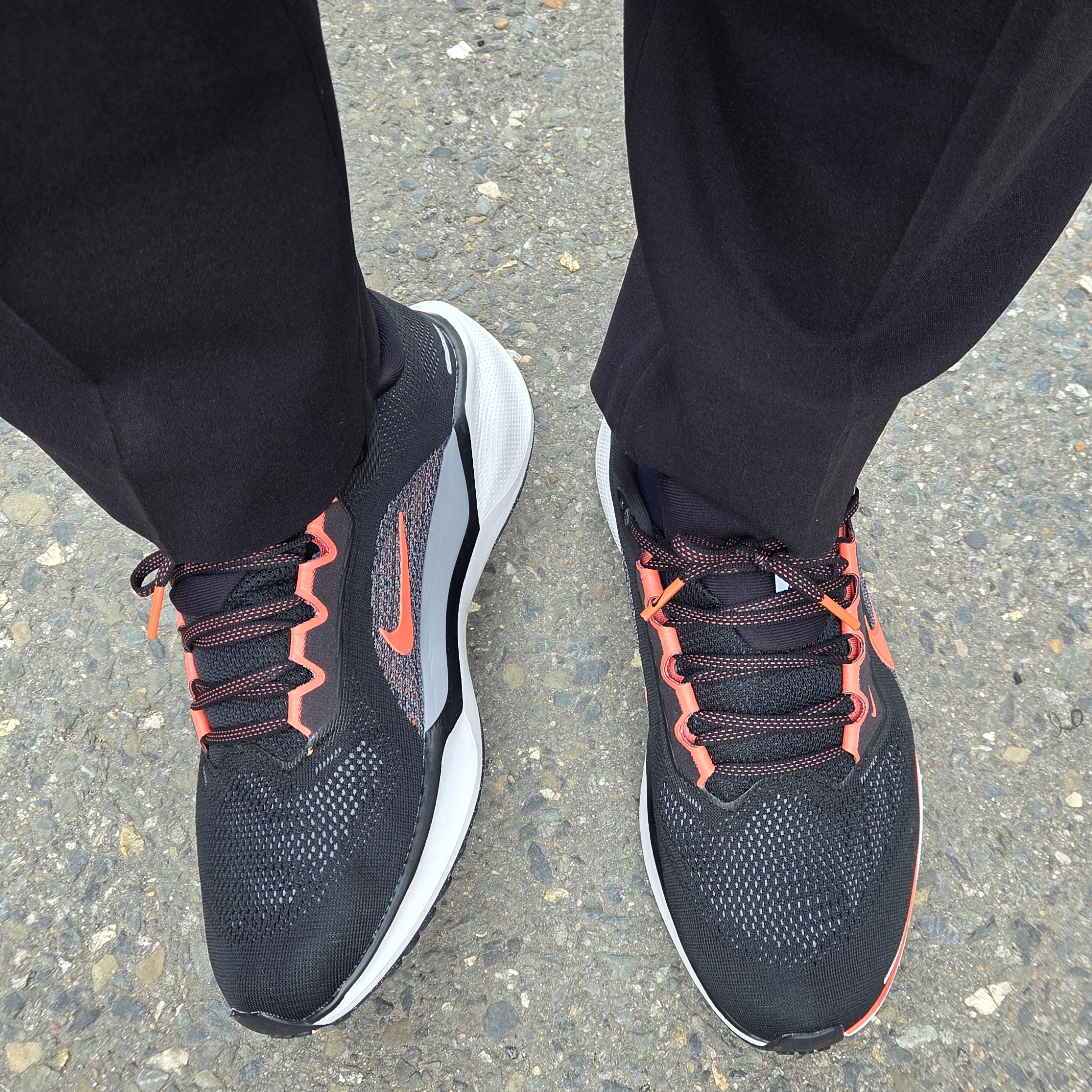 Nike Air Zoom Pegasus 41 Black Wild Mango 착용 스타일 - 2