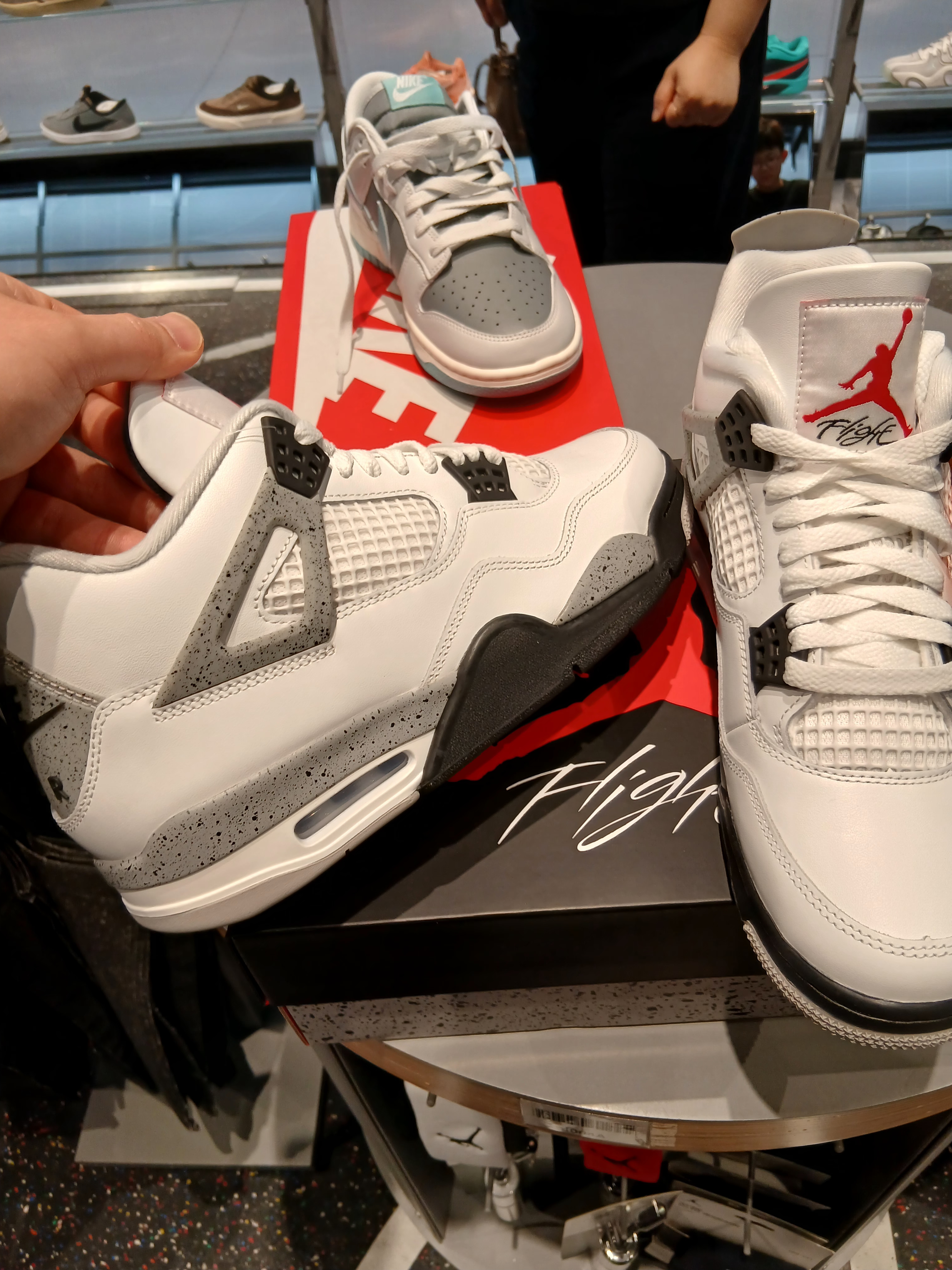 Jordan 4 Retro OG White Cement 2025 착용 스타일 - 7