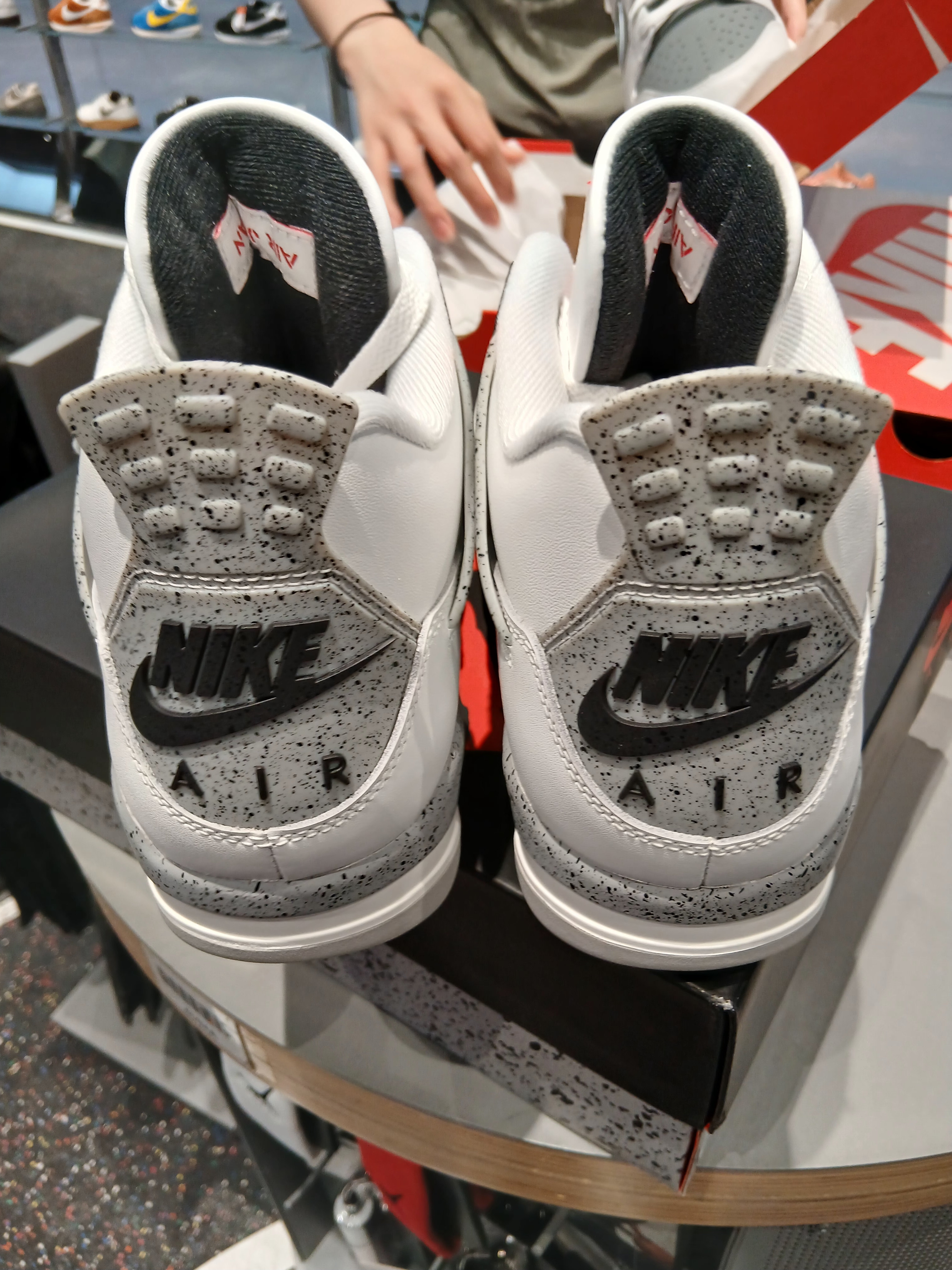 Jordan 4 Retro OG White Cement 2025 착용 스타일 - 2