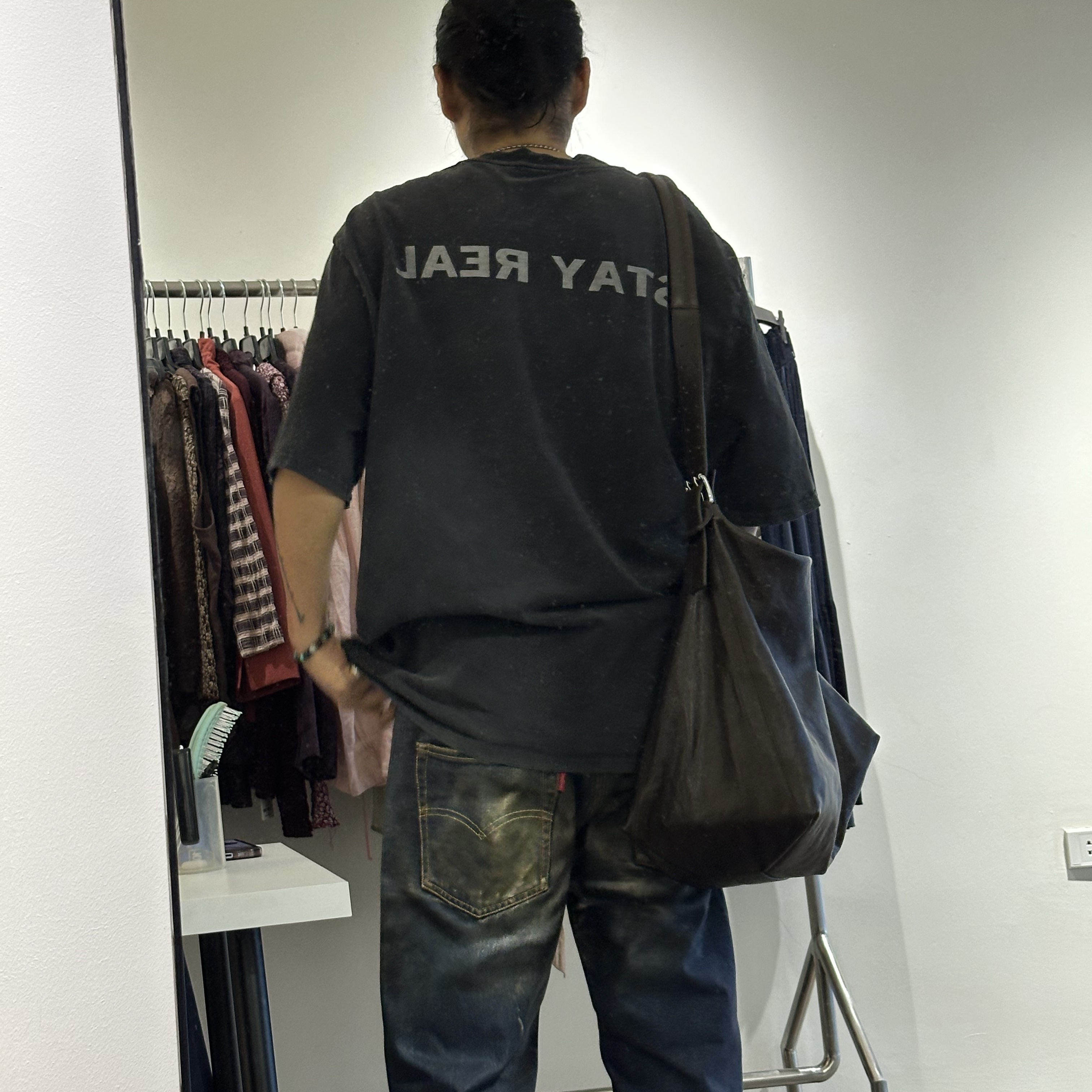 Junya Watanabe x BerBerJin x Levi's 551ZXX Denim Pants Indigo, Lemaire Paper Lux Leather Belted Hobo Bag Dark Brown 착용 스타일 - 2