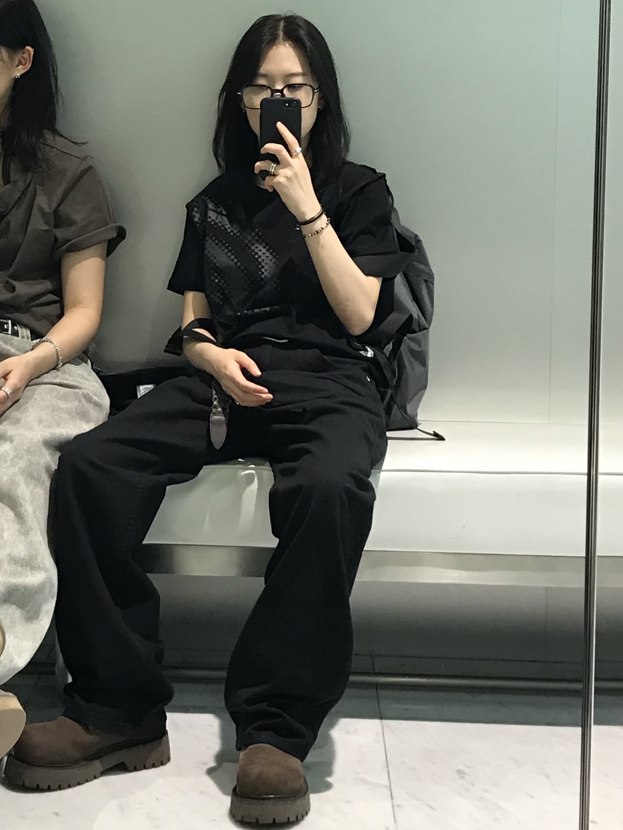 Huey Inside Out Narutomaki Tee Black 착용 스타일 - 3