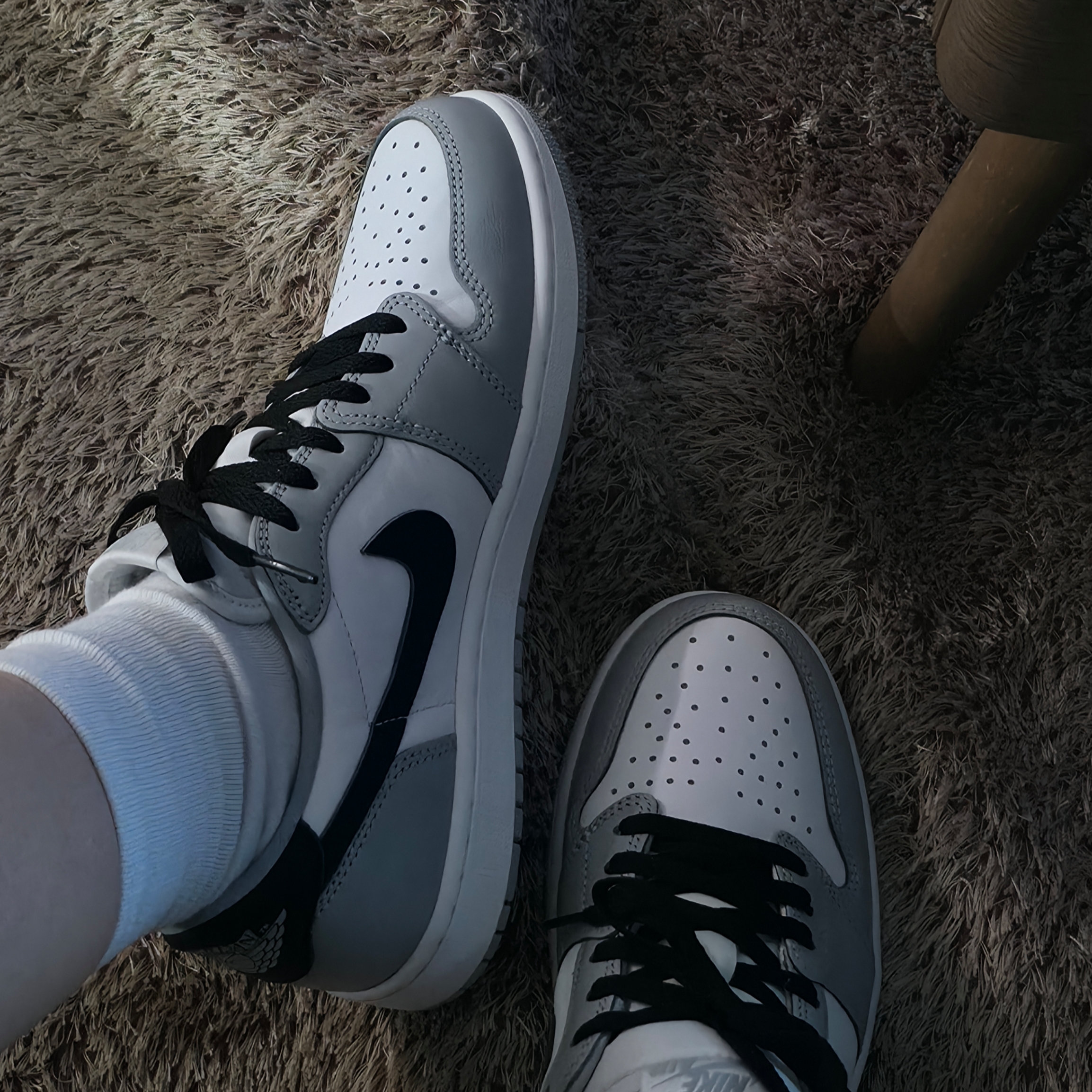 Jordan 1 Retro Low OG Wolf Grey and White 착용 스타일 - 4
