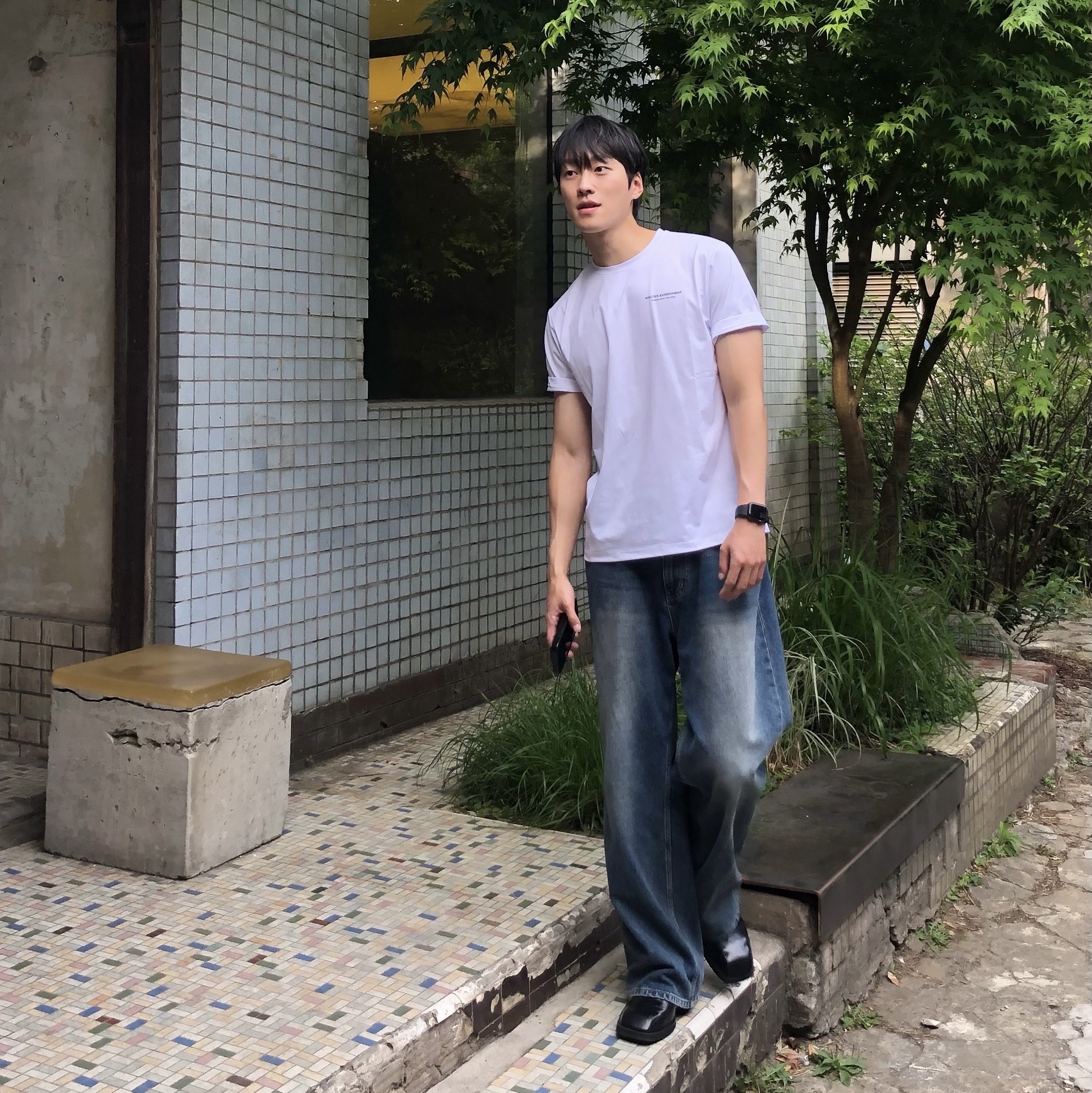 [KREAM 단독] Welter Experiment X KREAM Warm-Up T-Shirt Exclusive White 착용 스타일 - 4