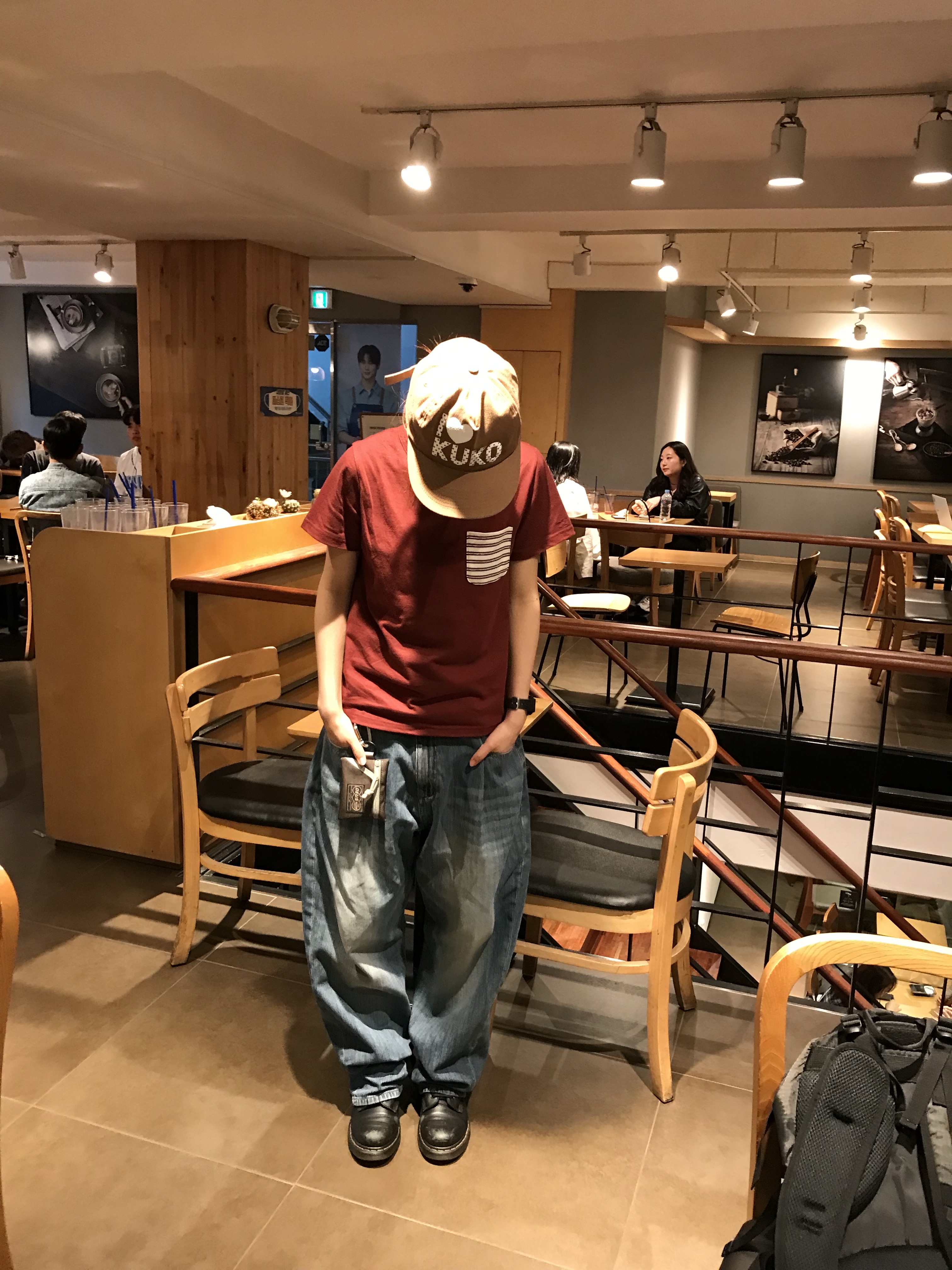 Karactor One Tuck Wide Tapered Denim Pants Light blue 착용 스타일 - 1