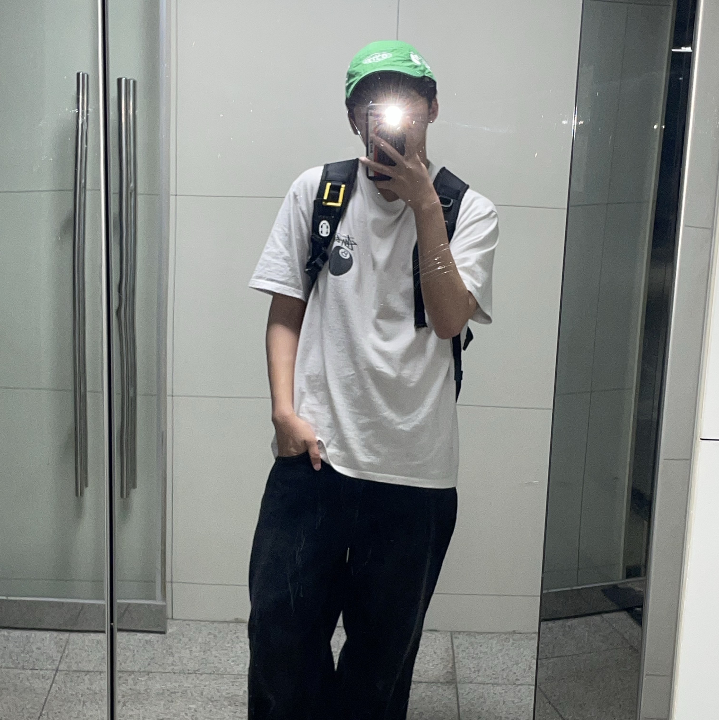 Nike x Off-White Fly Cap Kelly Green, Stussy X-Ray T-Shirt White 착용 스타일