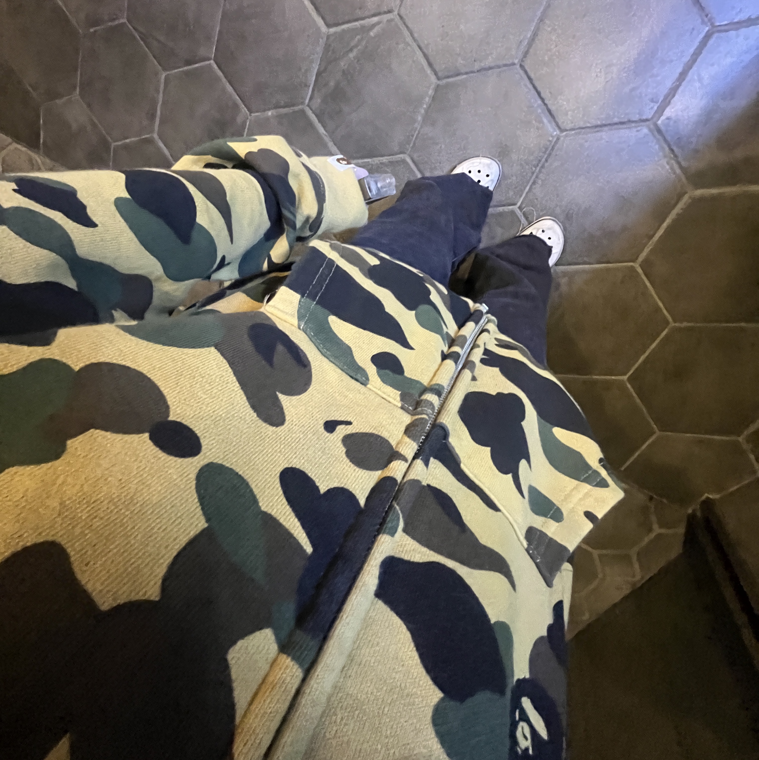 BAPE 1st Camo Shark Full Zip Hoodie Yellow 착용 스타일 - 3
