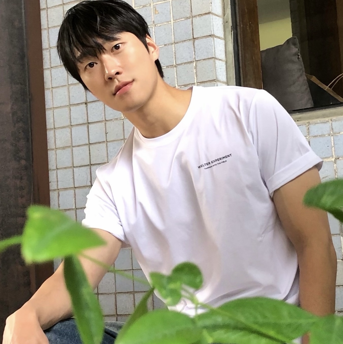 [KREAM 단독] Welter Experiment X KREAM Warm-Up T-Shirt Exclusive White 착용 스타일 - 3