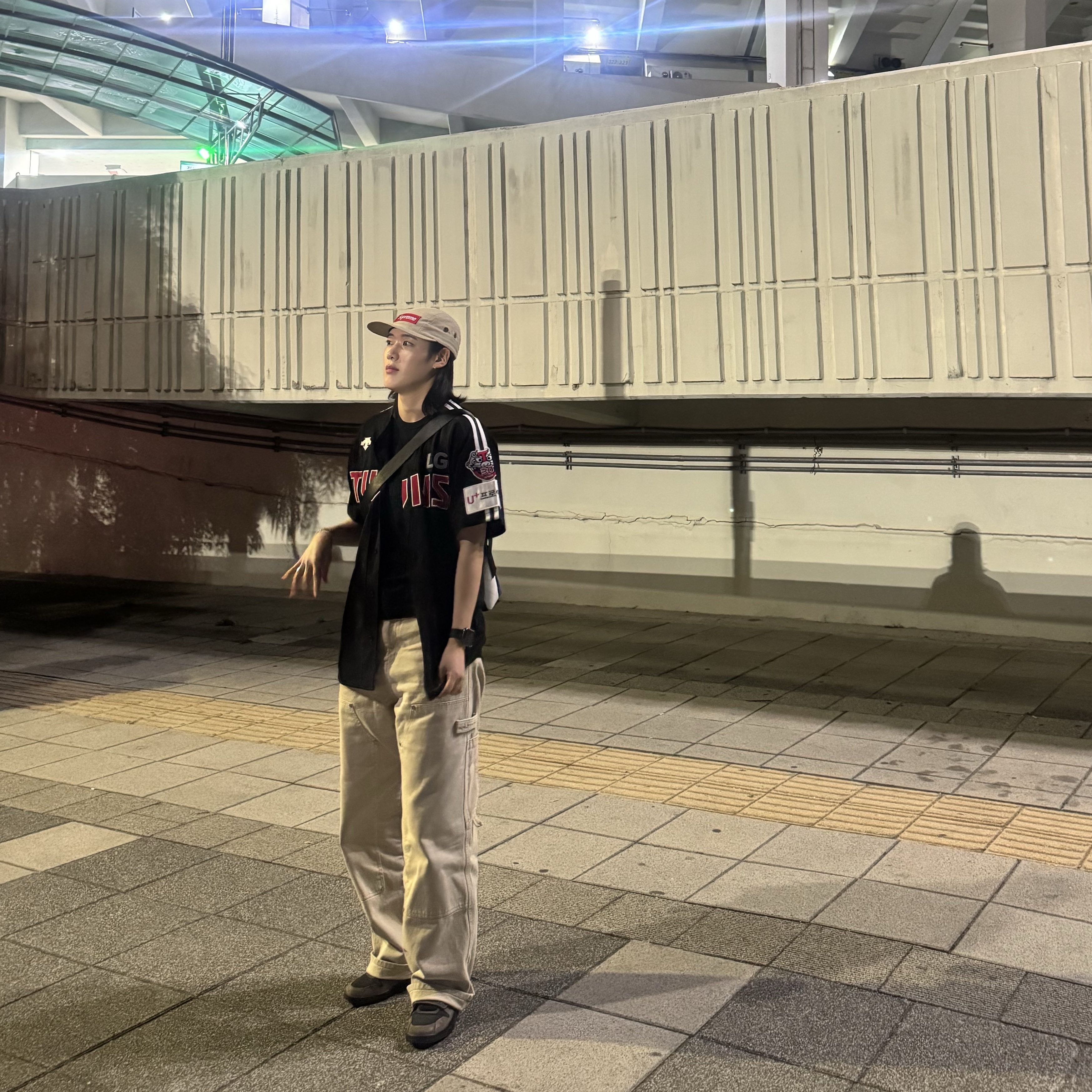Jordan x Travis Scott Jumpman Jack TR Black and Dark Mocha, Supreme Military Camp Cap Tan - 25SS 착용 스타일 - 2