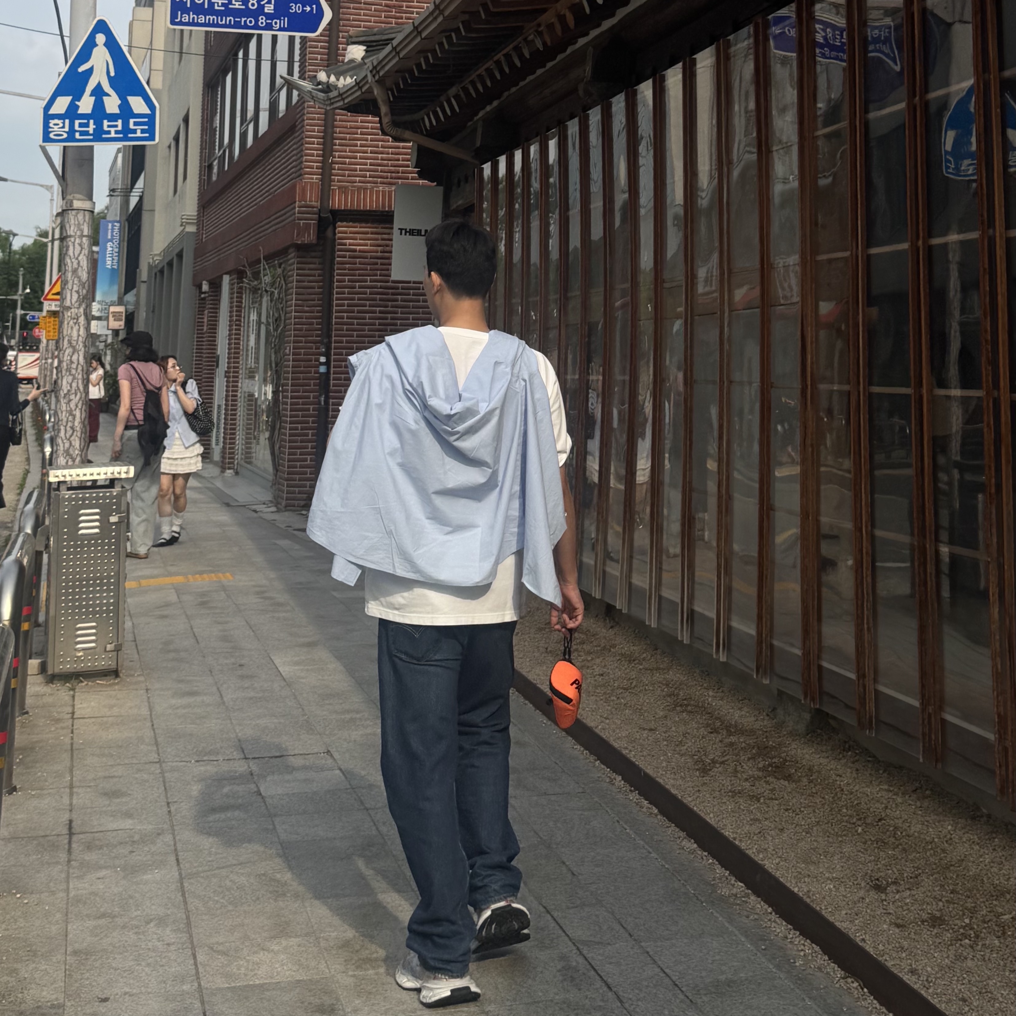 Balenciaga 3XL Sneakers White Red Blue 착용 스타일 - 2