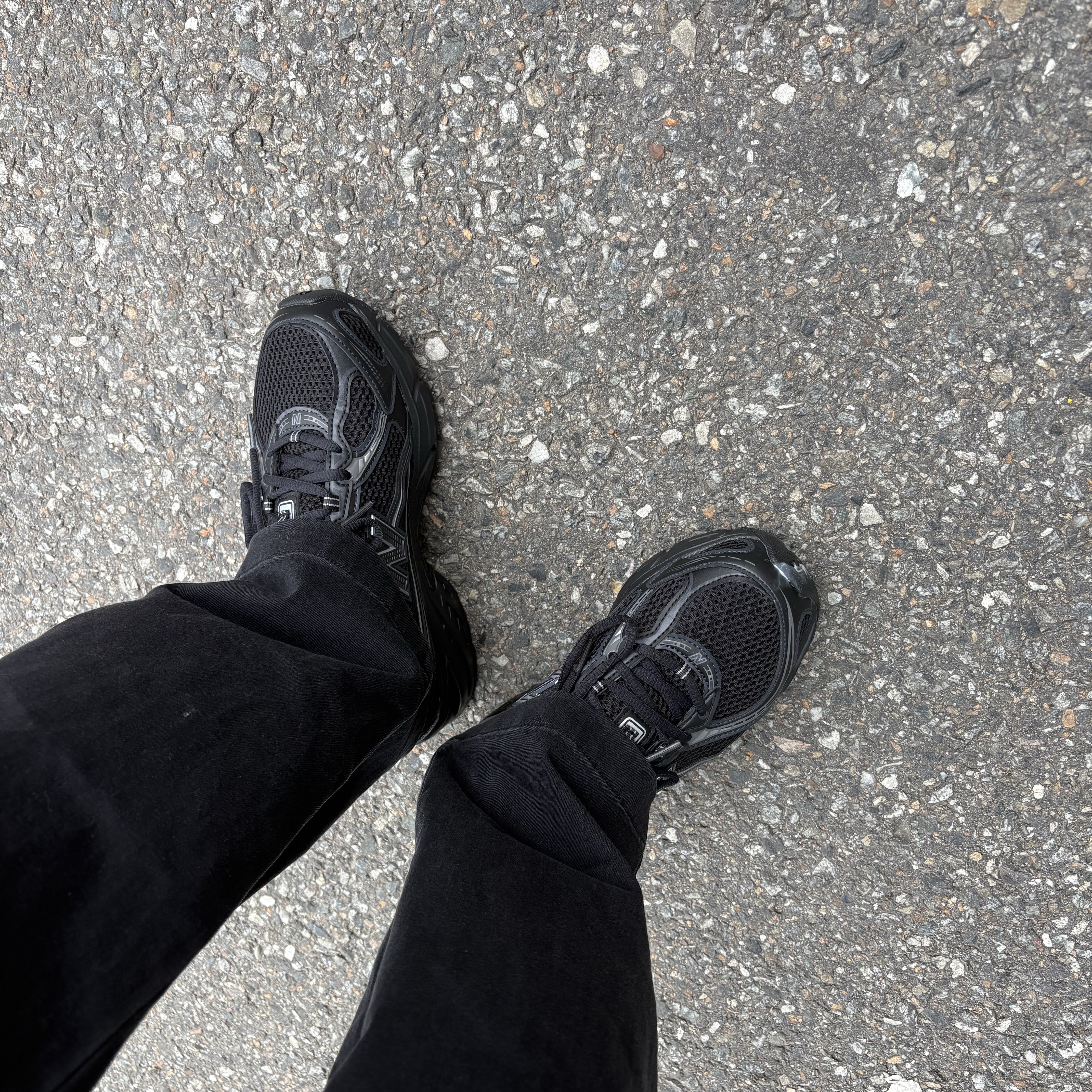 New Balance 740v2 Black Silver Metallic 착용 스타일