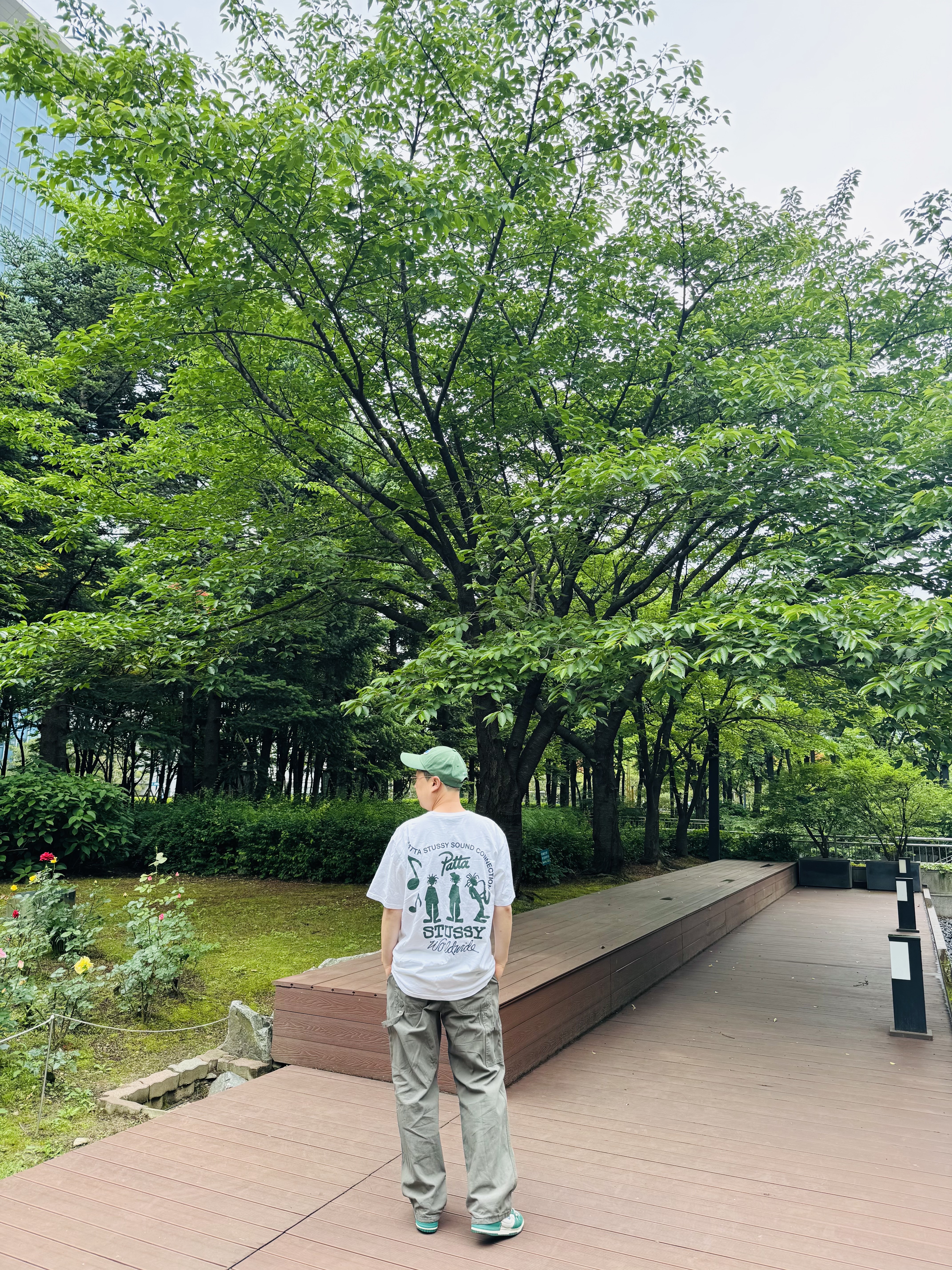 Emis Wappen Ball Cap Green, Stussy x Patta Sound Connection T-Shirt White 착용 스타일 - 2