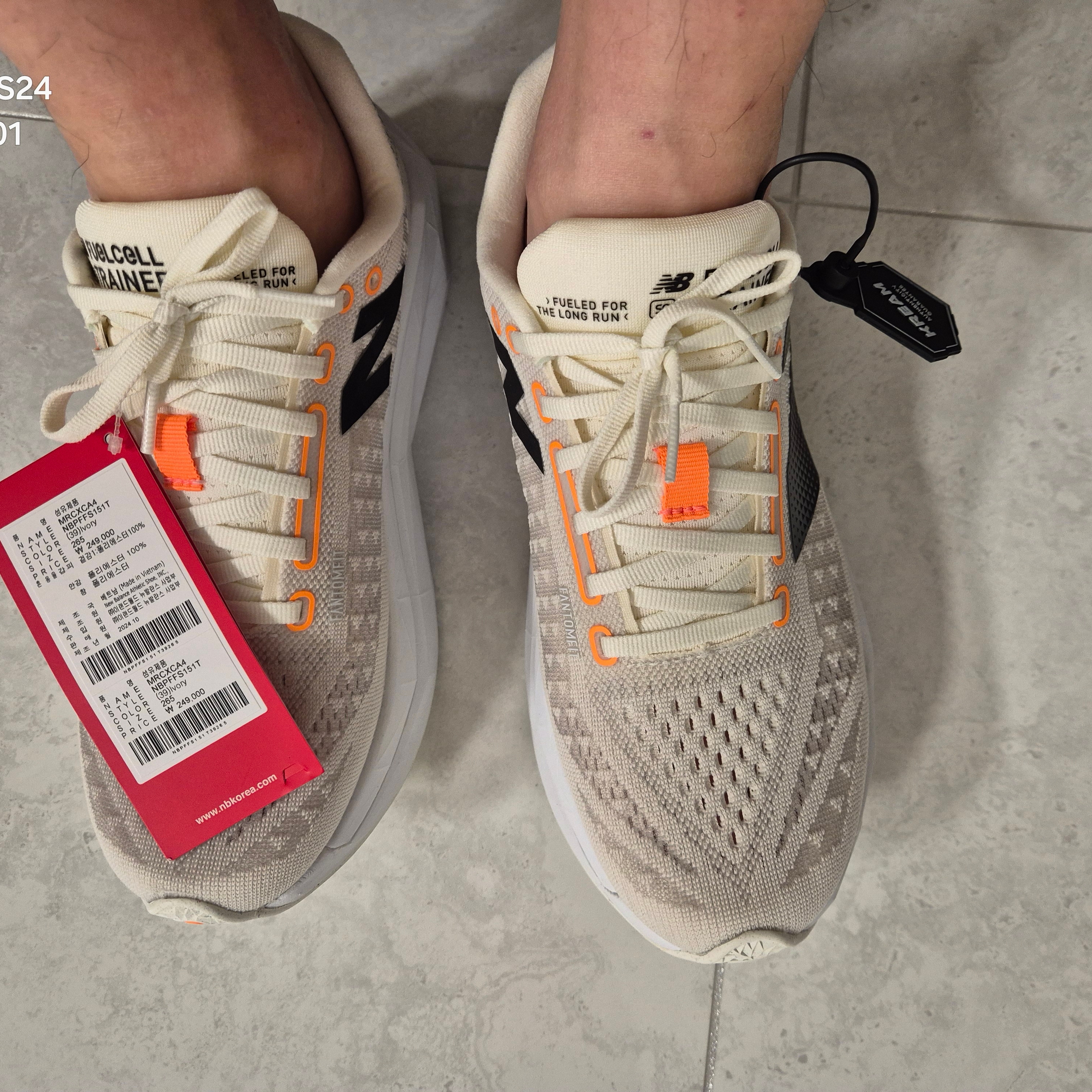 New Balance Fuelcell SC Trainer v3 Ivory - D Standard 착용 스타일