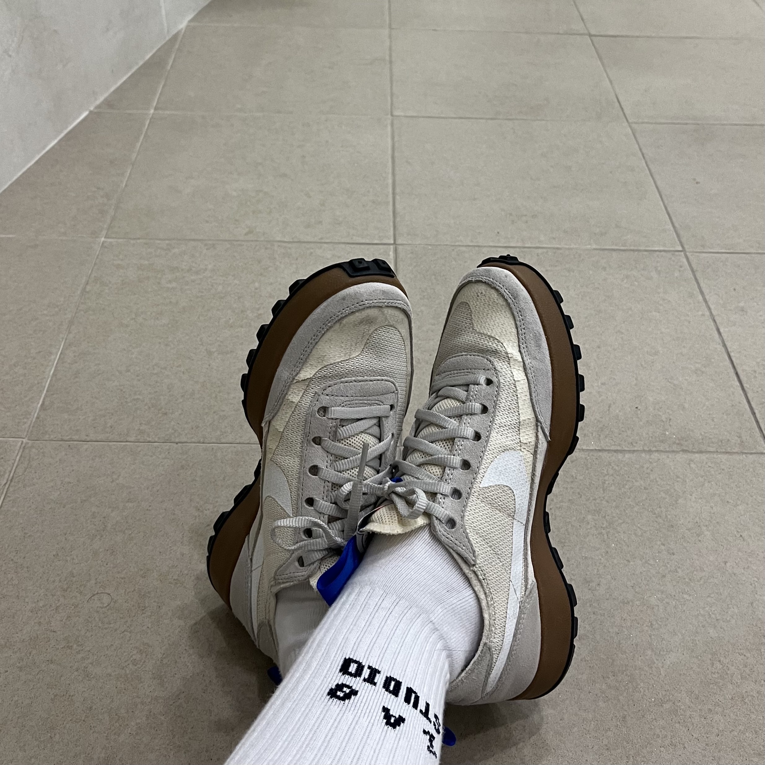 Nike x Tom Sachs General Purpose Shoe Light Cream, IAB Studio Socks White (5 Pack) 착용 스타일