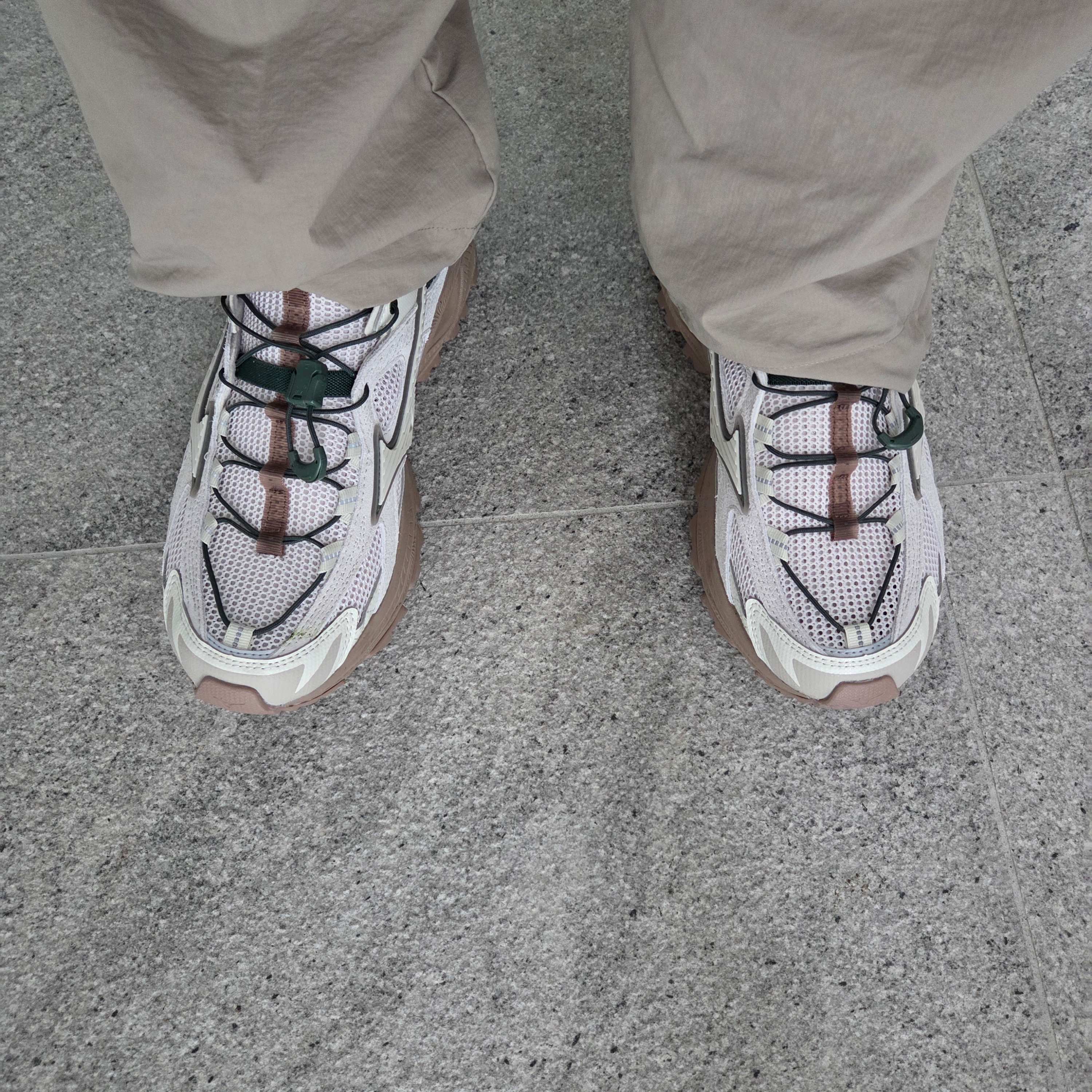 Mizuno Racer Trail SE Beige Green 착용 스타일